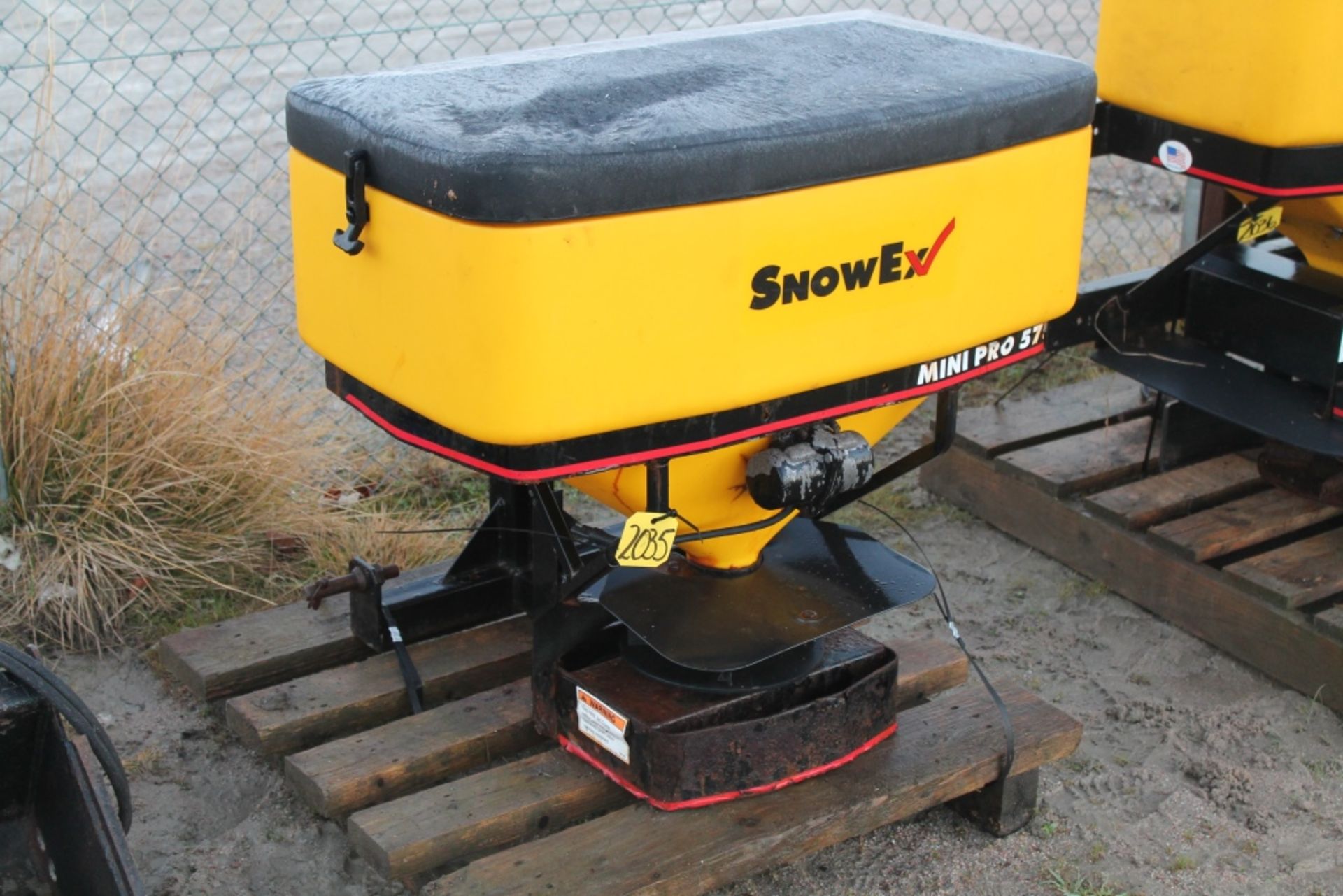 SNOWEX GRITTER - C/BOX & CABLE IN P/CABIN
