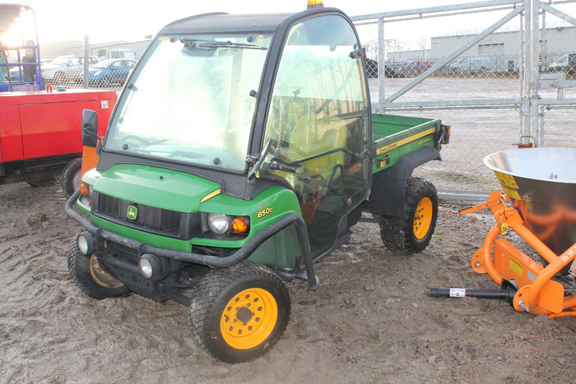 JOHN DEERE GATOR