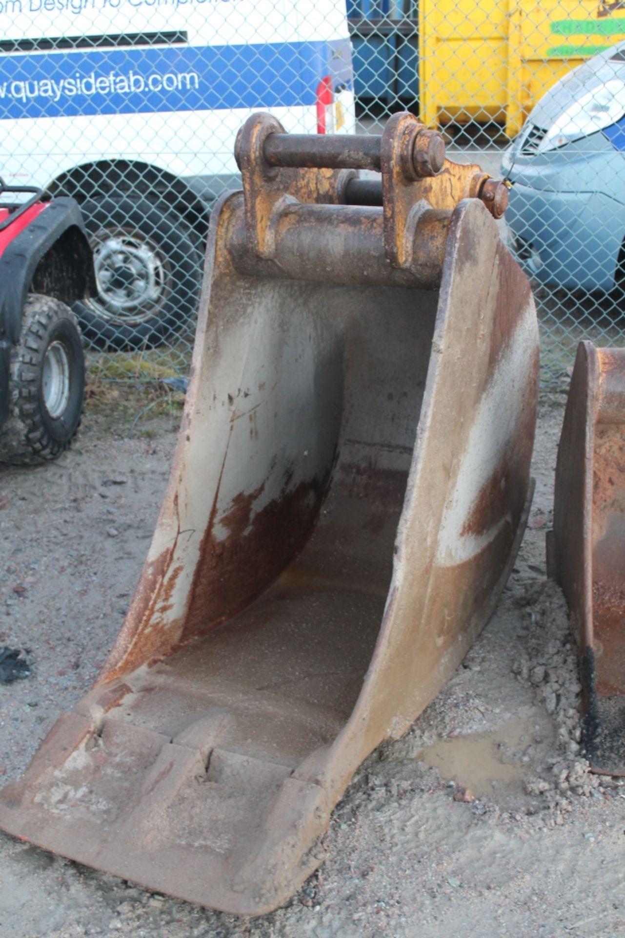 20 TON DIGGER BUCKET 24"