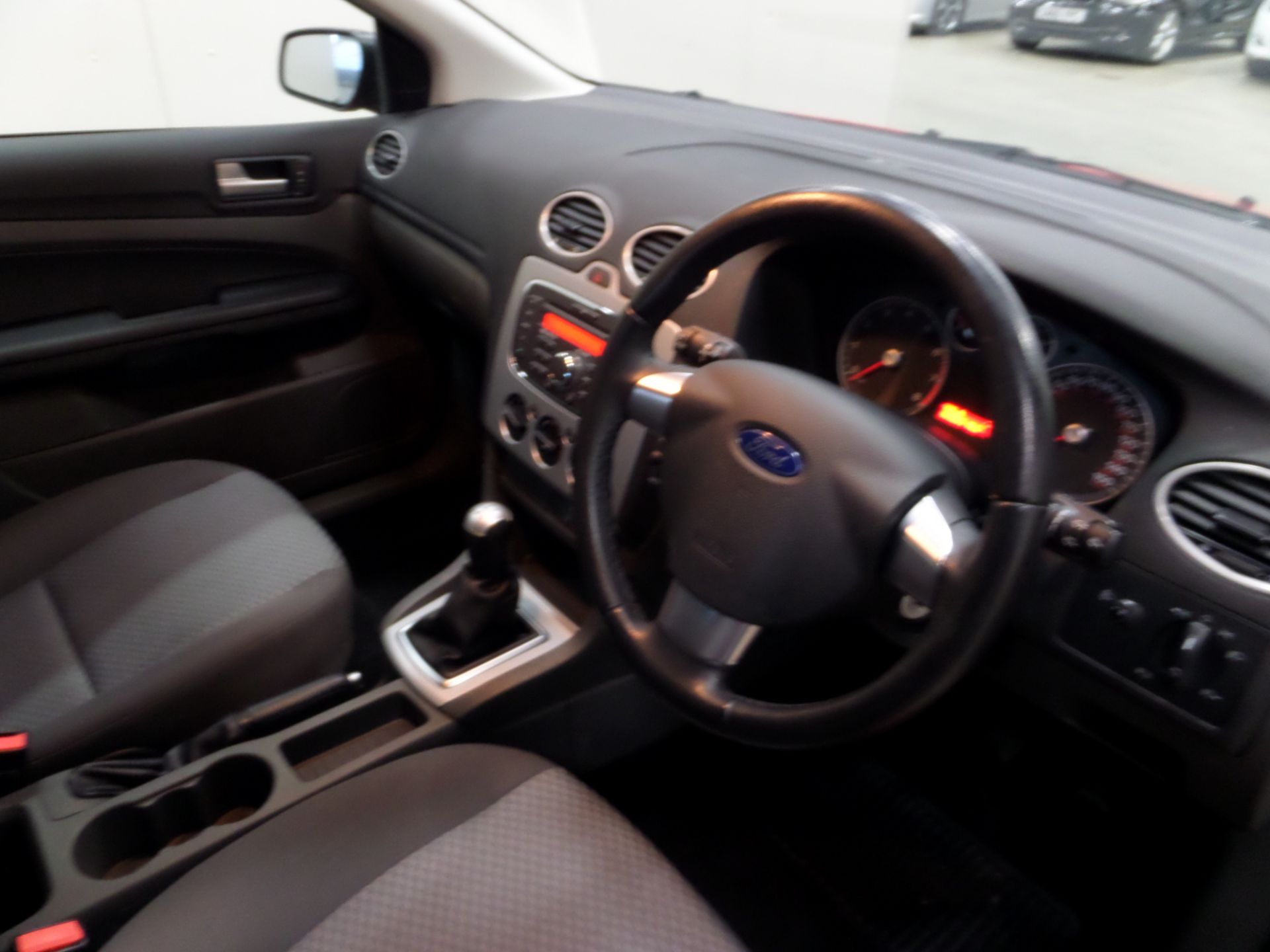 Ford Focus Style - 1596cc 5 Door - Image 7 of 9