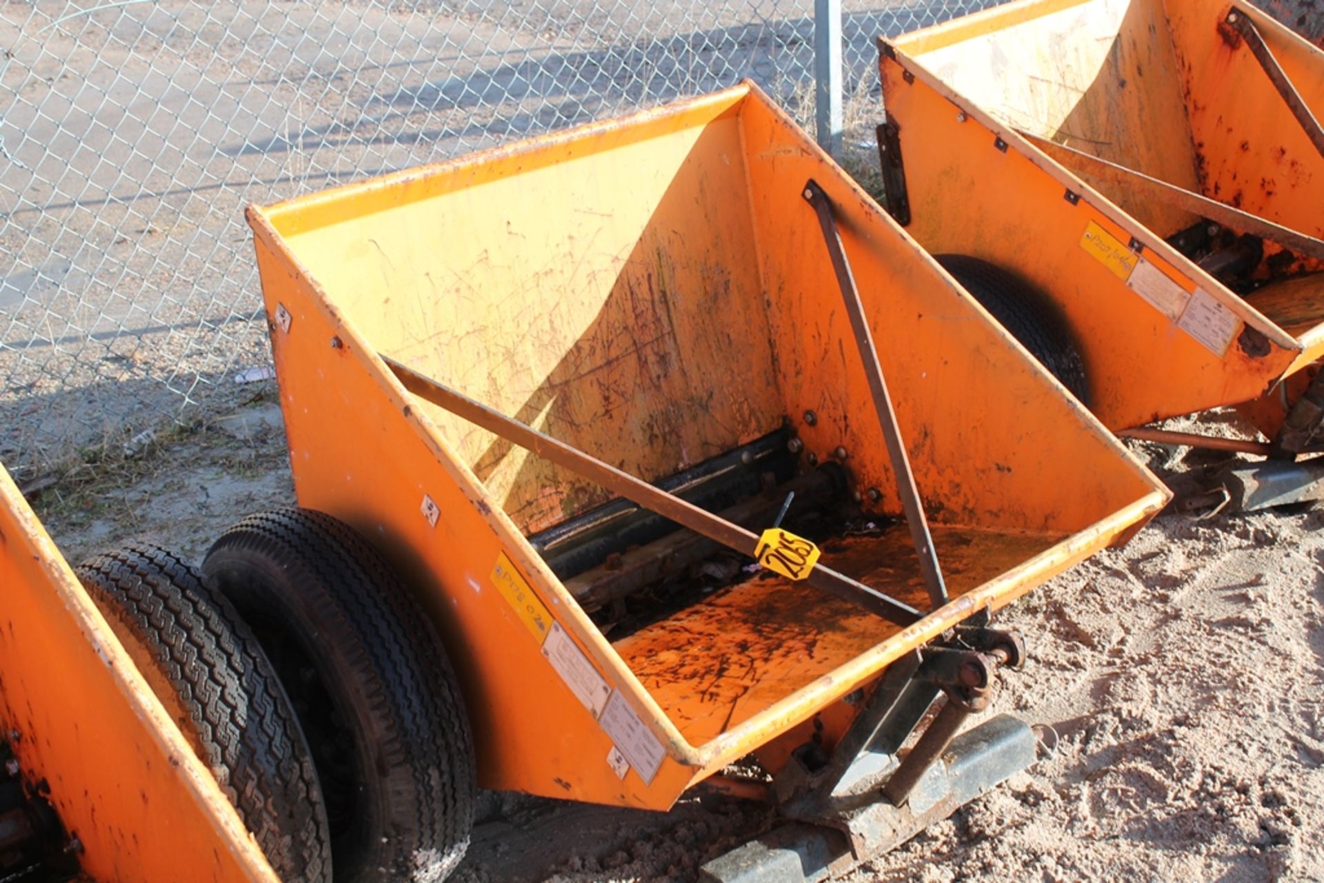 EPOKE TOWABLE SALT SPREADER