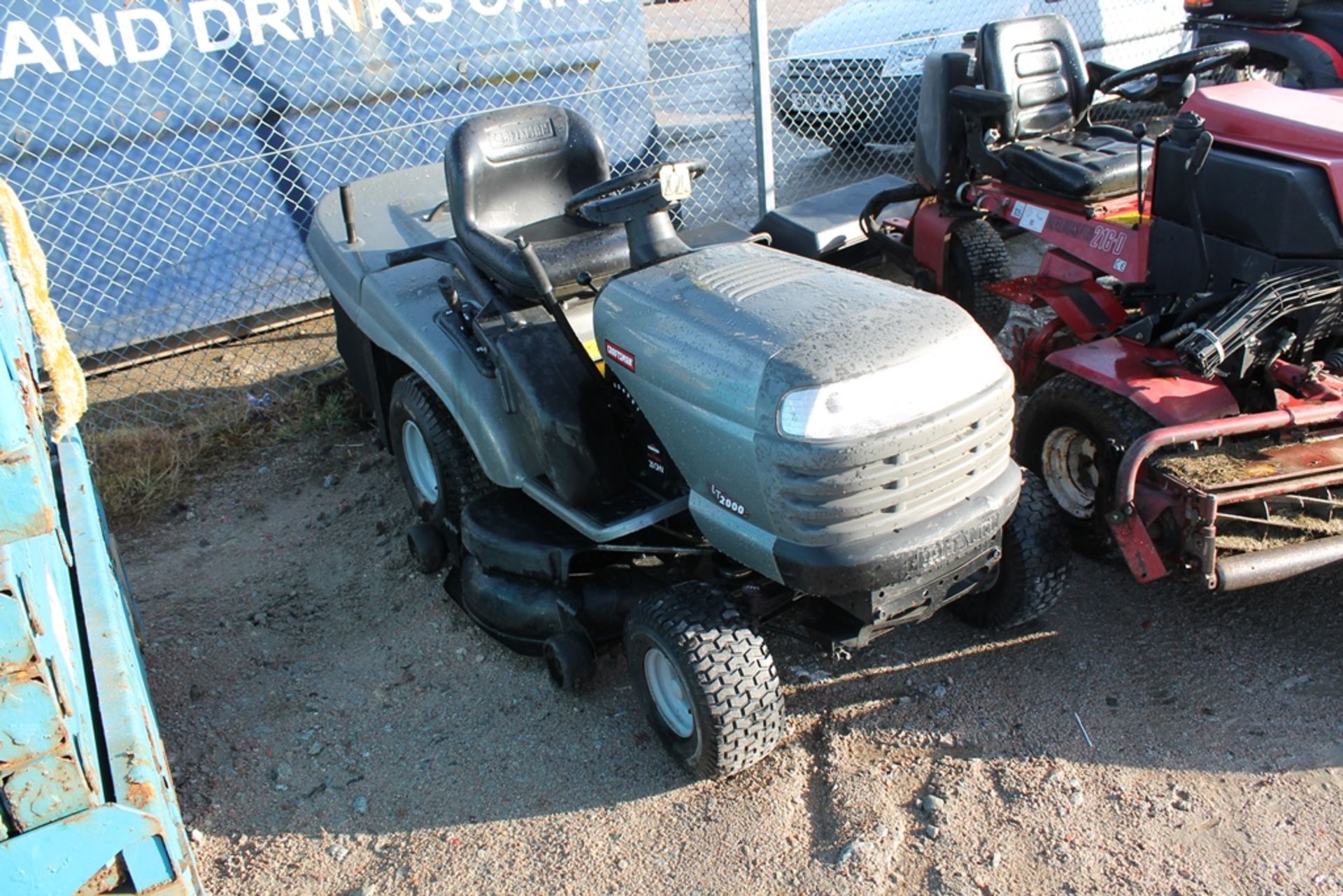 CRAFTSMAN RIDE ON MOWER KEY IN P/CABIN - Image 2 of 2