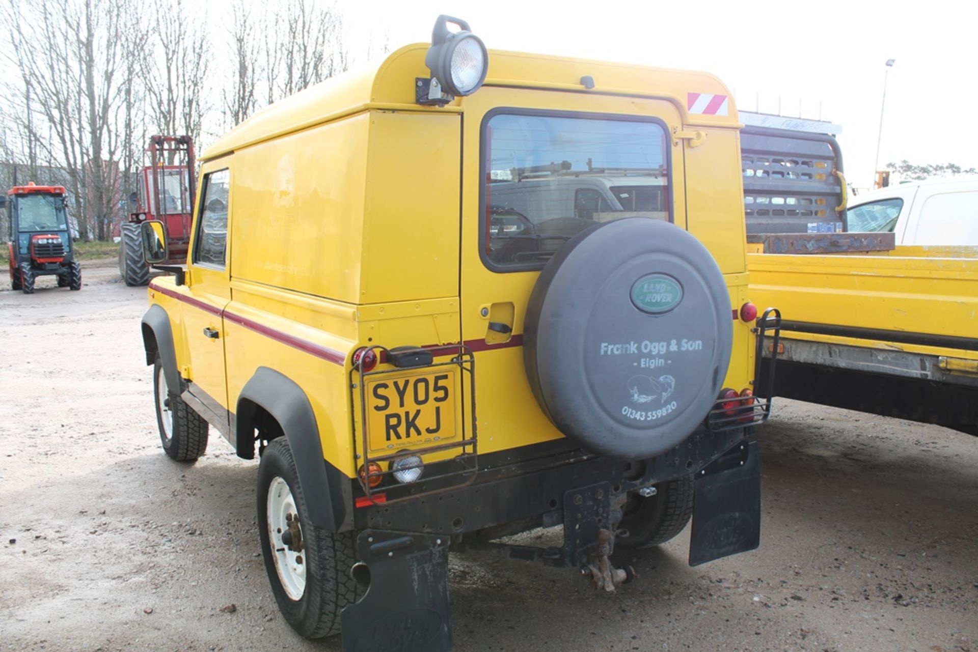 Land Rover Defender 90 Td5 - 2495cc 2 Door 4x4 - Image 3 of 4