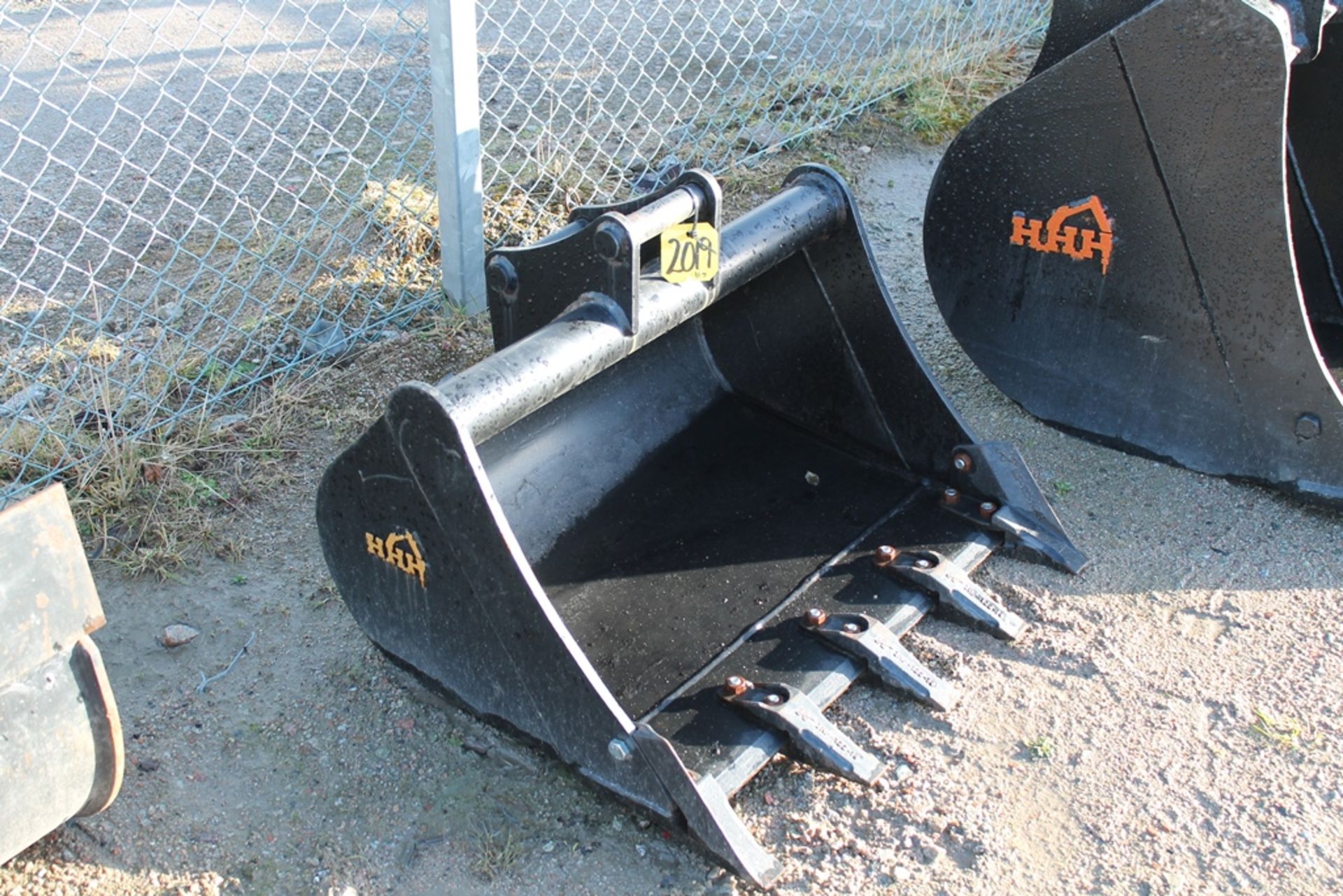 HHH 2FT 3CX DIGGING BUCKET