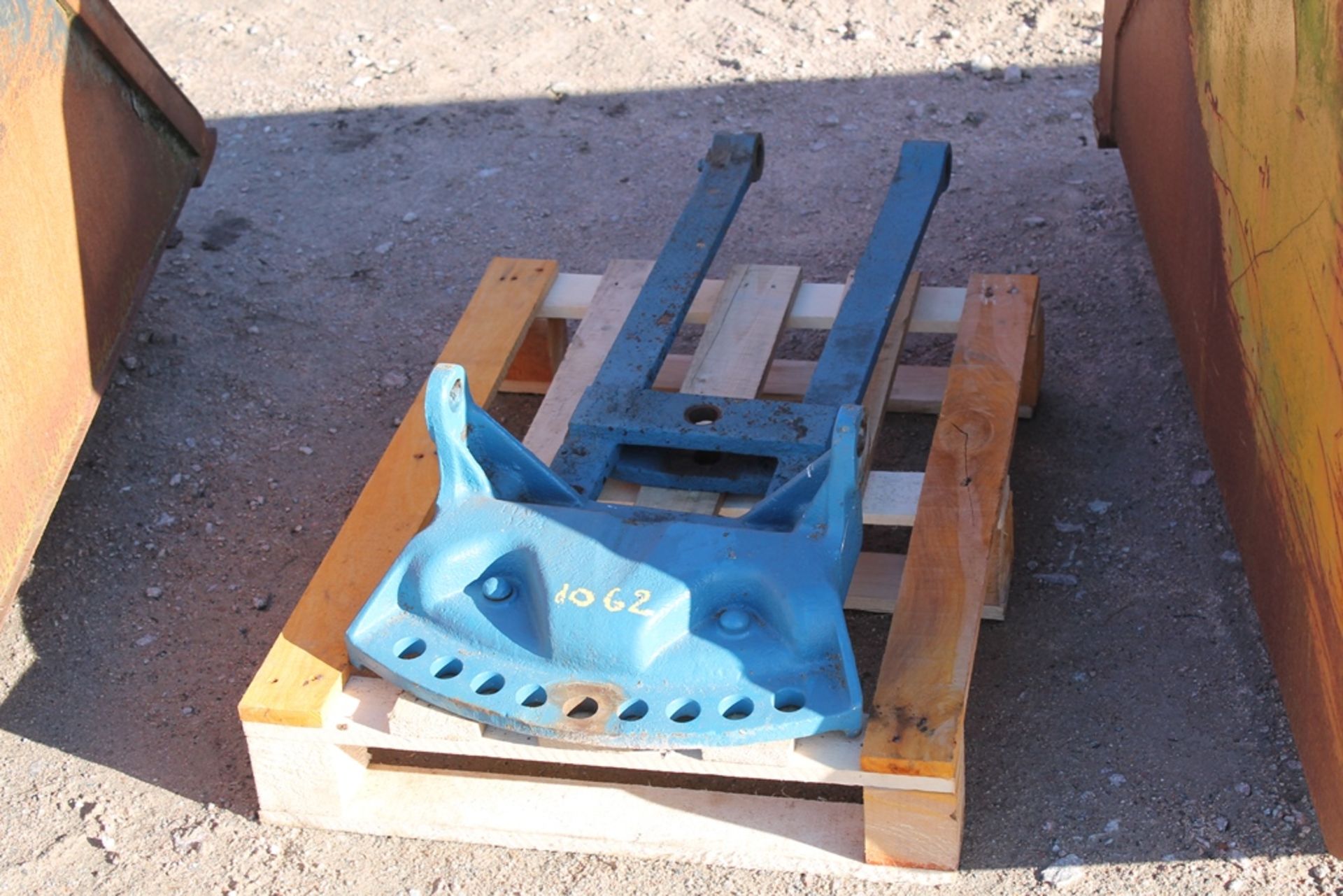 DRAWBAR FOR VINTAGE TRACTOR