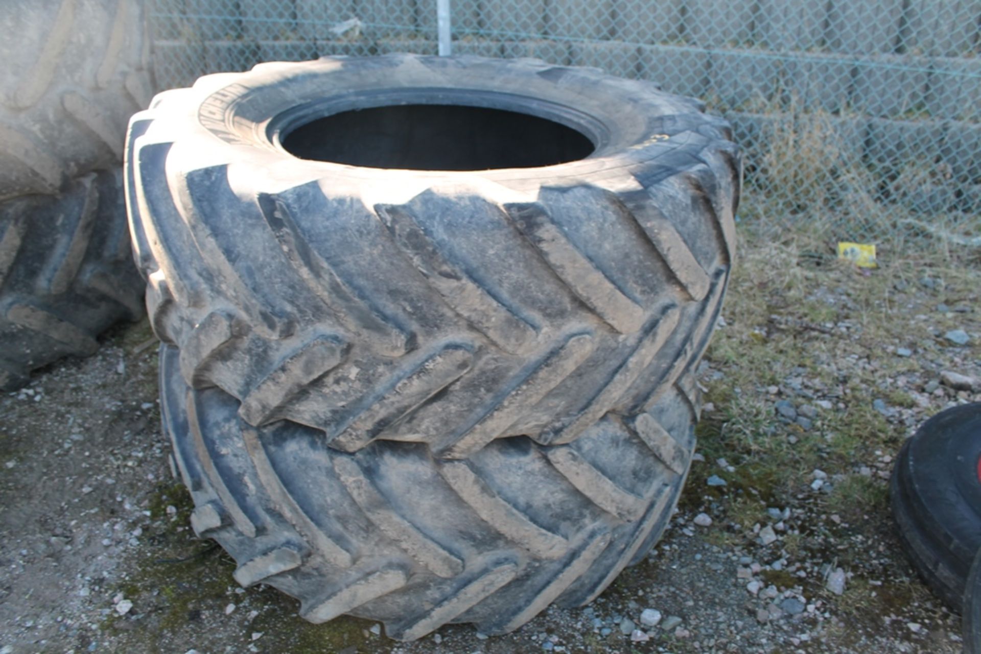 2 FRONT TRACTOR TYRES 480/70/28