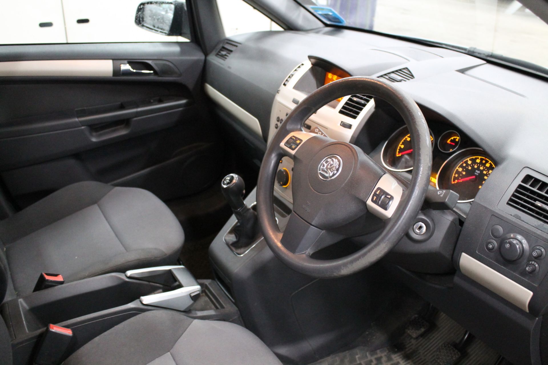 Vauxhall Zafira Exclusiv - 1598cc MPV - Bild 6 aus 13