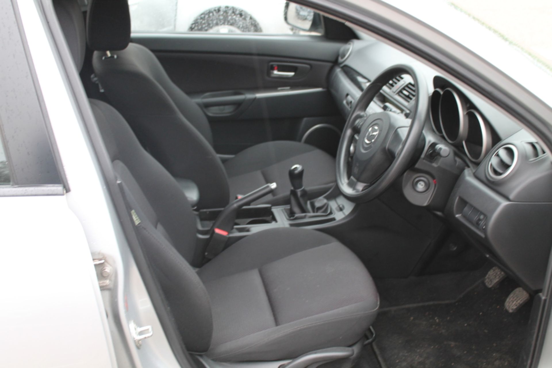 Mazda 3 Ts - 1598cc 5 Door - Image 6 of 12