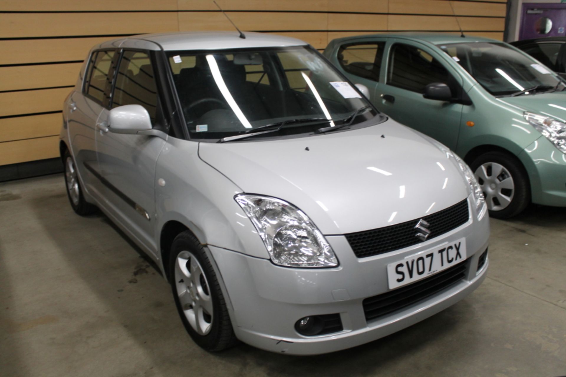 Suzuki Swift Vvts Glx - 1490cc 5 Door - Image 2 of 5