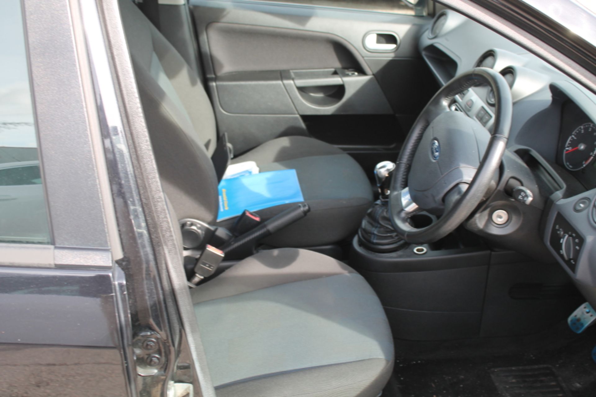 Ford Fiesta Zetec Climate - 1388cc 5 Door - Image 6 of 10