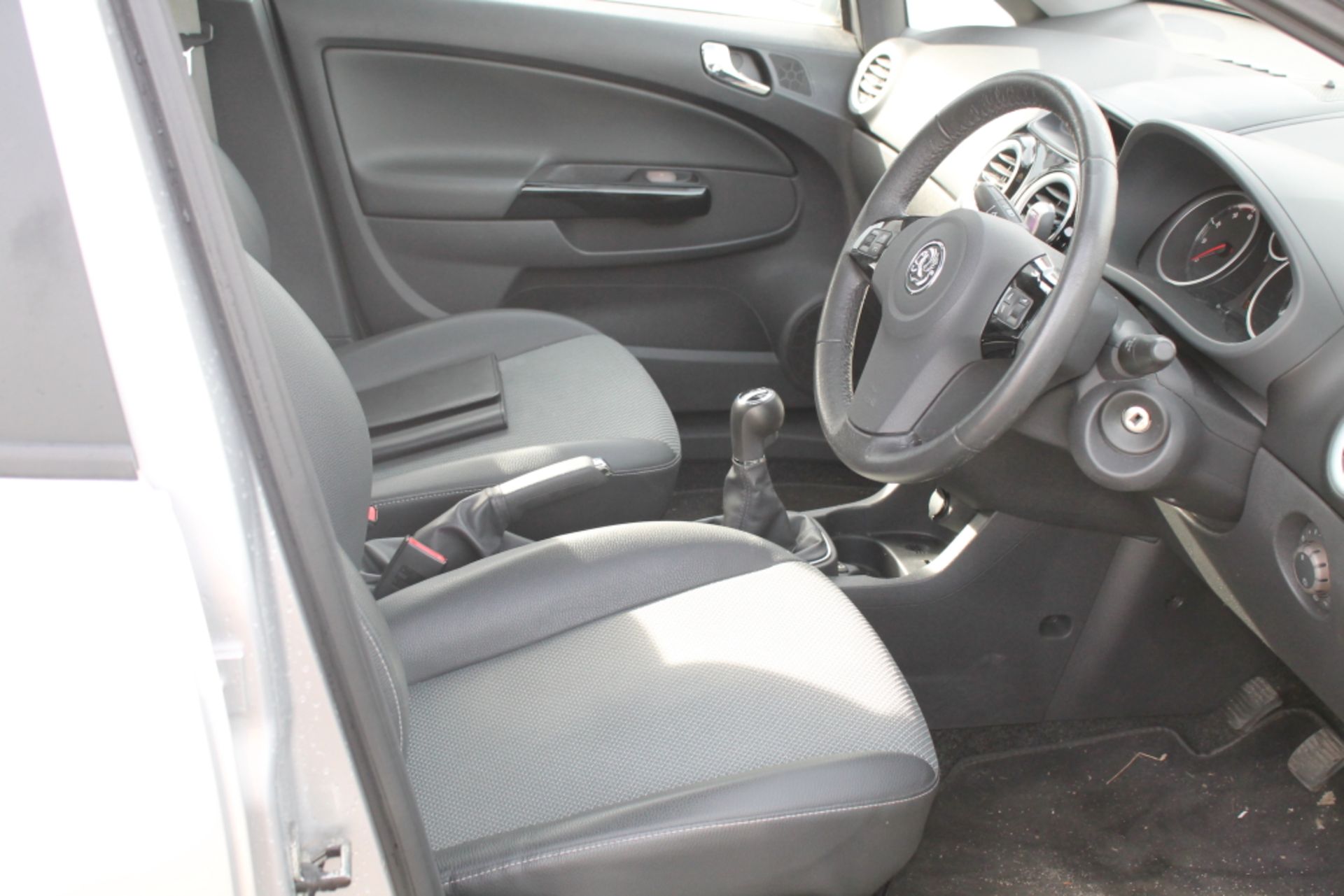 Vauxhall Corsa Design - 1364cc 5 Door - Image 6 of 15