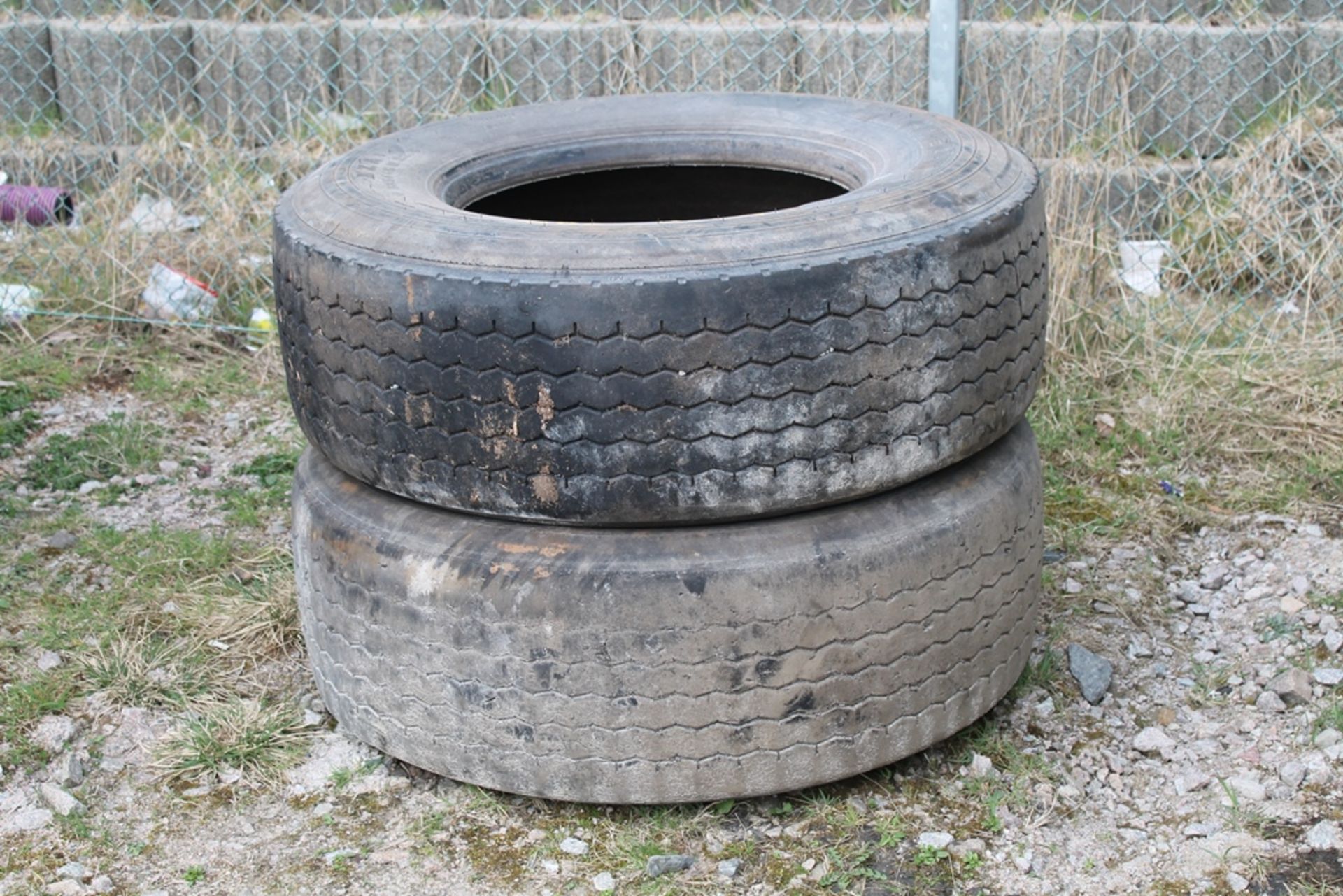 2 TYRES 385/65 R22.5