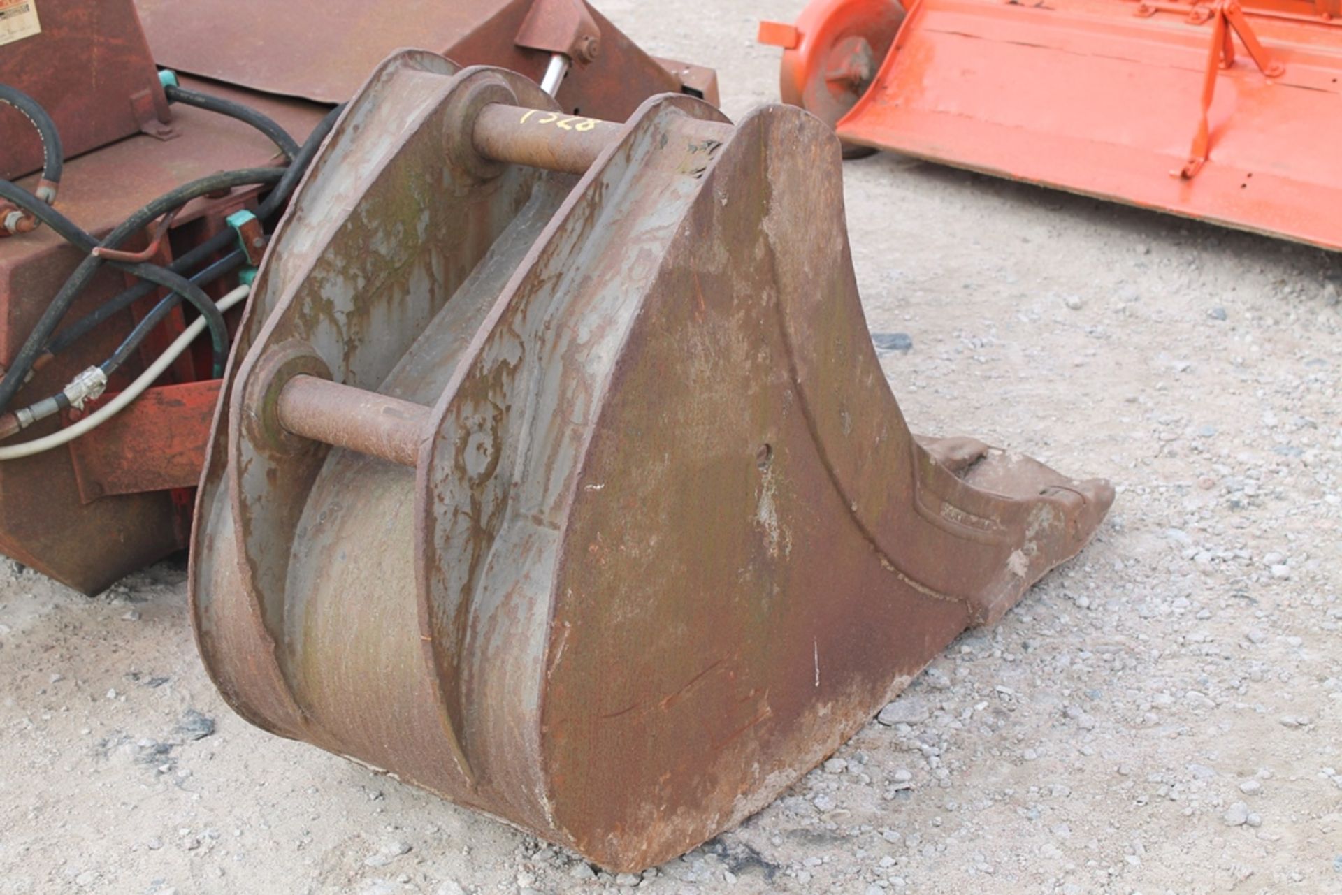 24" 13 TON DIGGER BUCKET