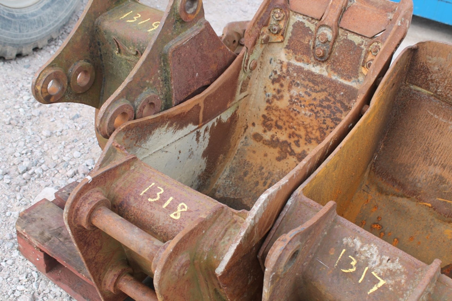 BUCKET FOR WHEELED DIGGER