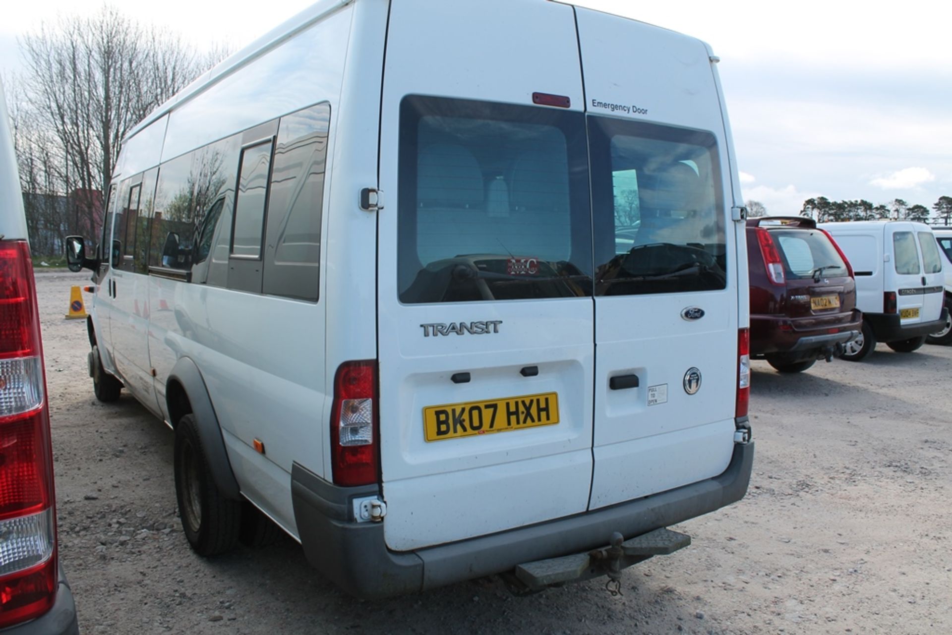 Ford Transit 100 17-seat Rwd - 2402cc 2 Door Minibus - Image 3 of 4