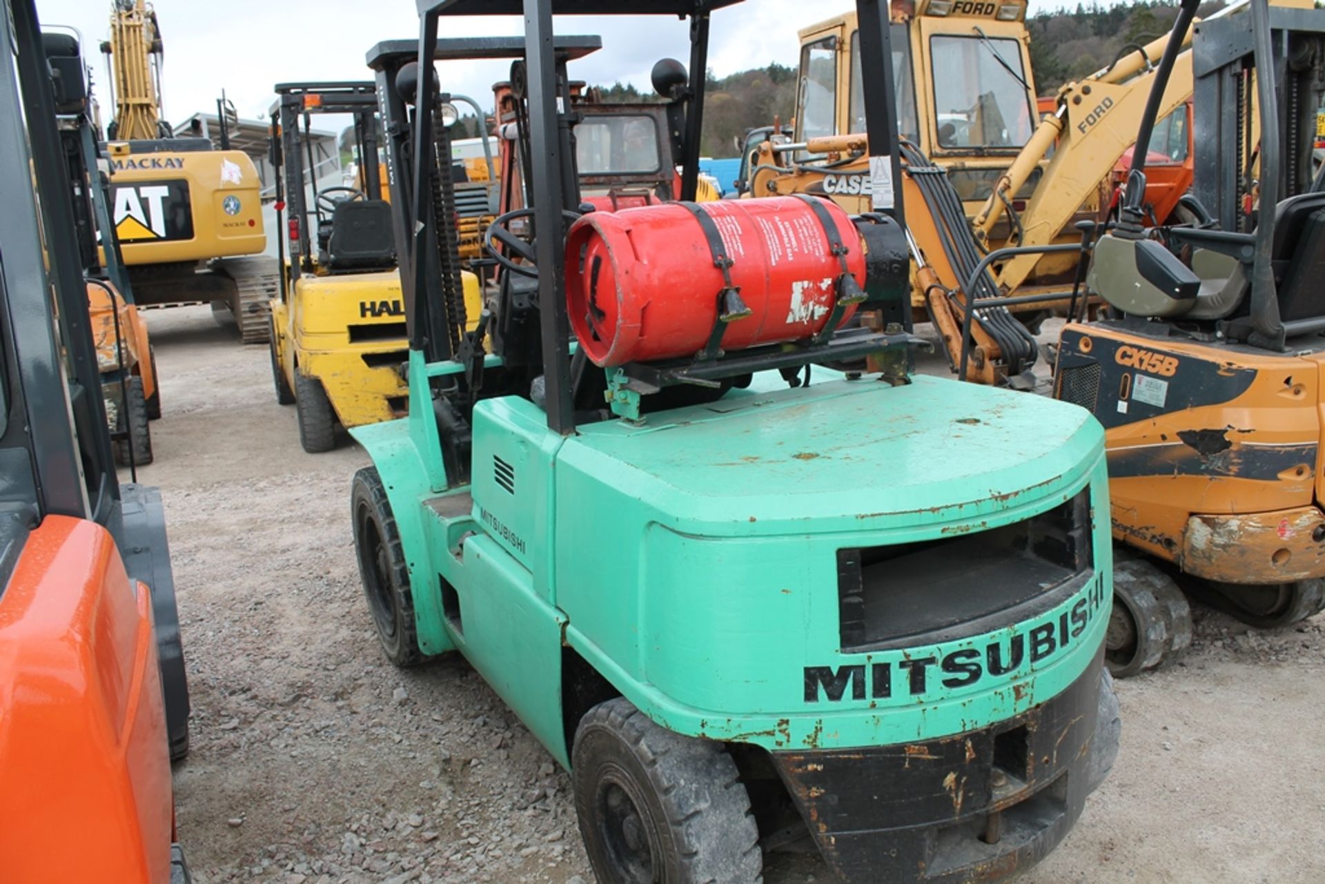 MITSUBISHI FORKLIFT FG30 , GAS POWERED, LIFT CAPACITY 3000KG, + VAT - Image 2 of 4