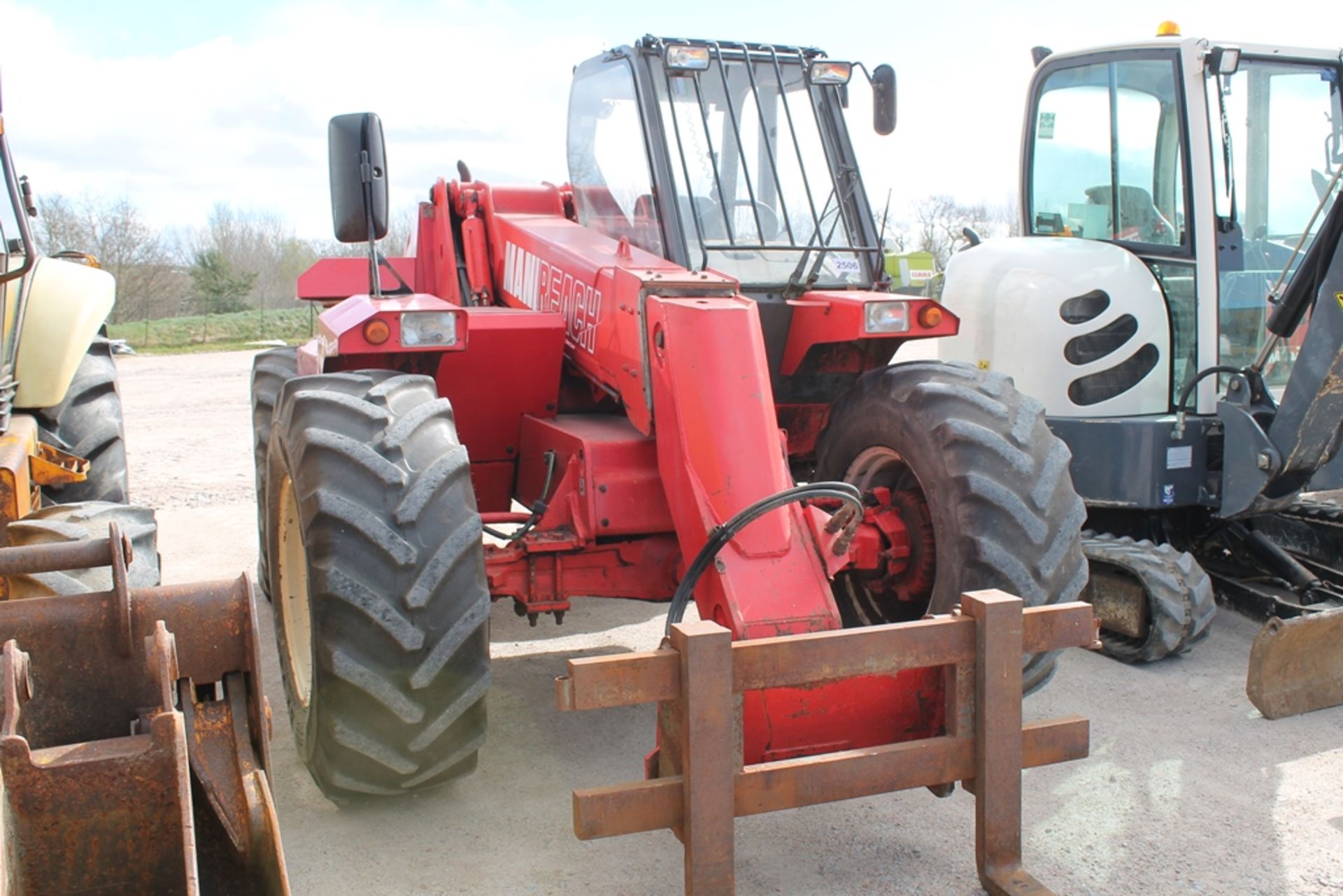 Manitou 3990cc 1 Door Tractor - Image 5 of 5