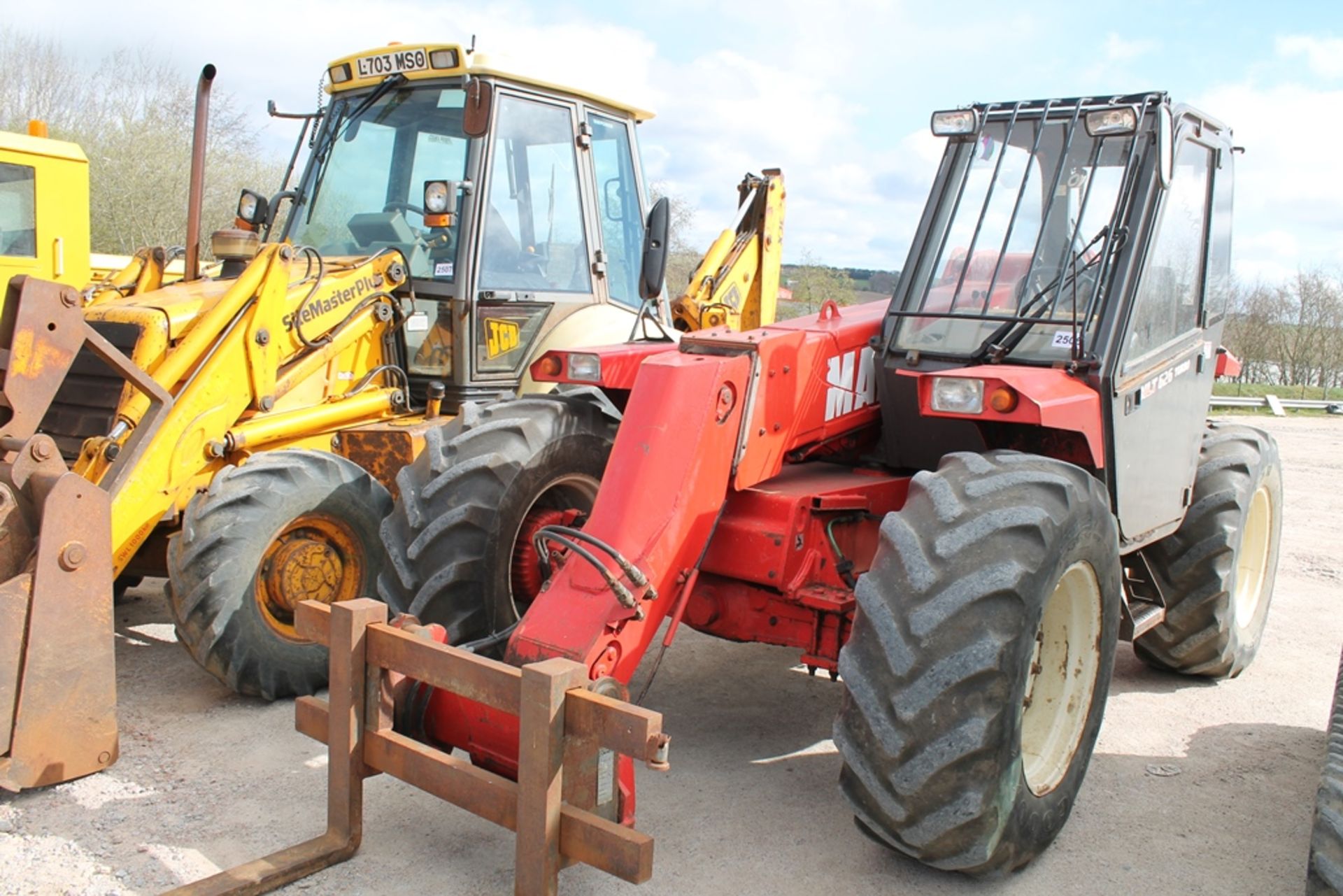 Manitou 3990cc 1 Door Tractor