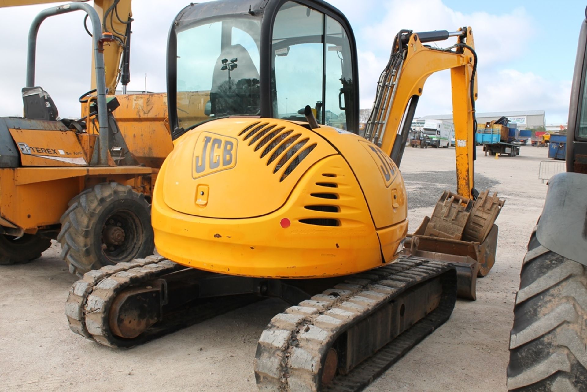 JCB 8055, YEAR 2008, QUICK HITCH C/W 4 BUCKETS, PLUS VAT - Image 4 of 7