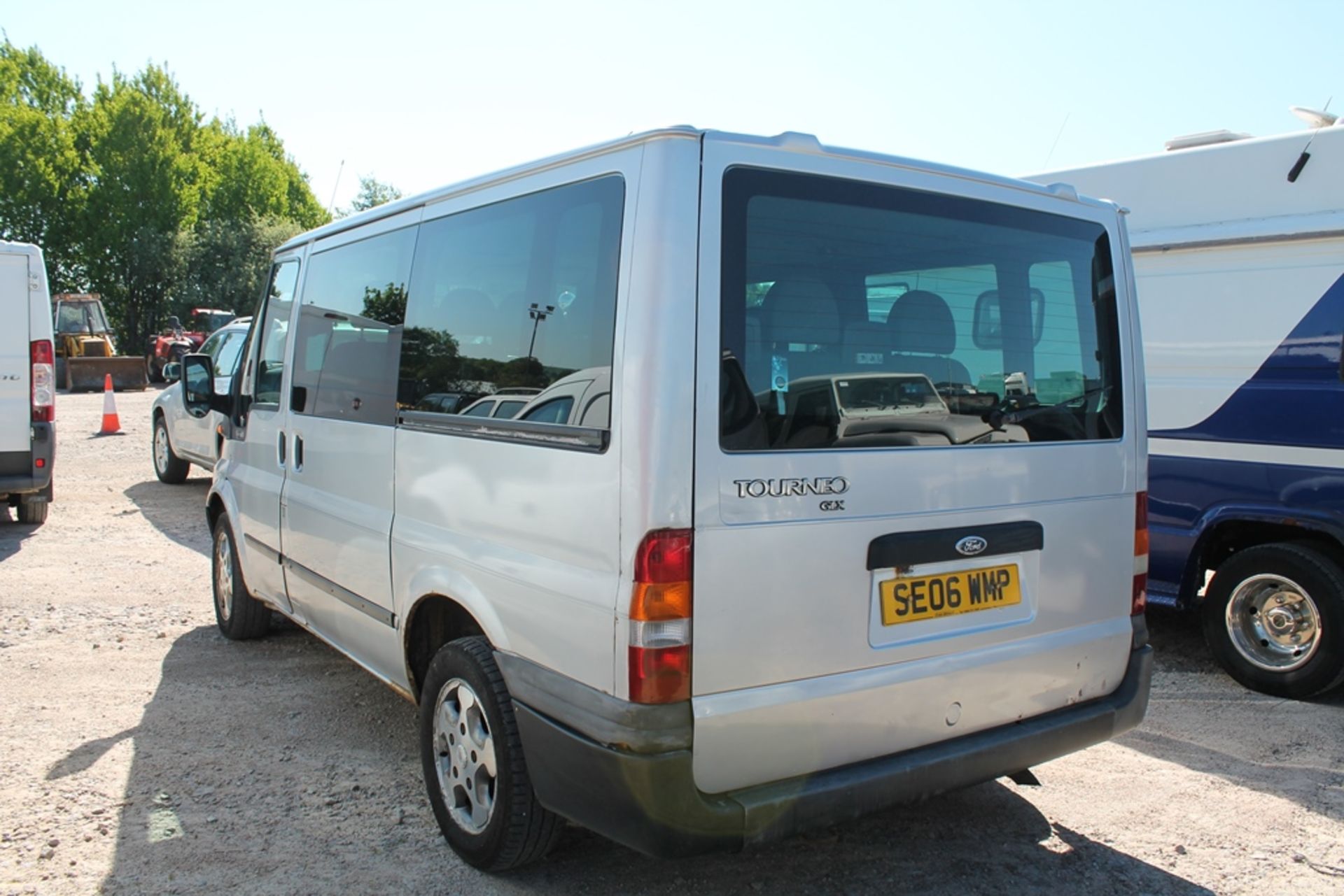 Ford Transit Tourneo Glx Swb - 1998cc 4 Door Minibus - Image 3 of 4