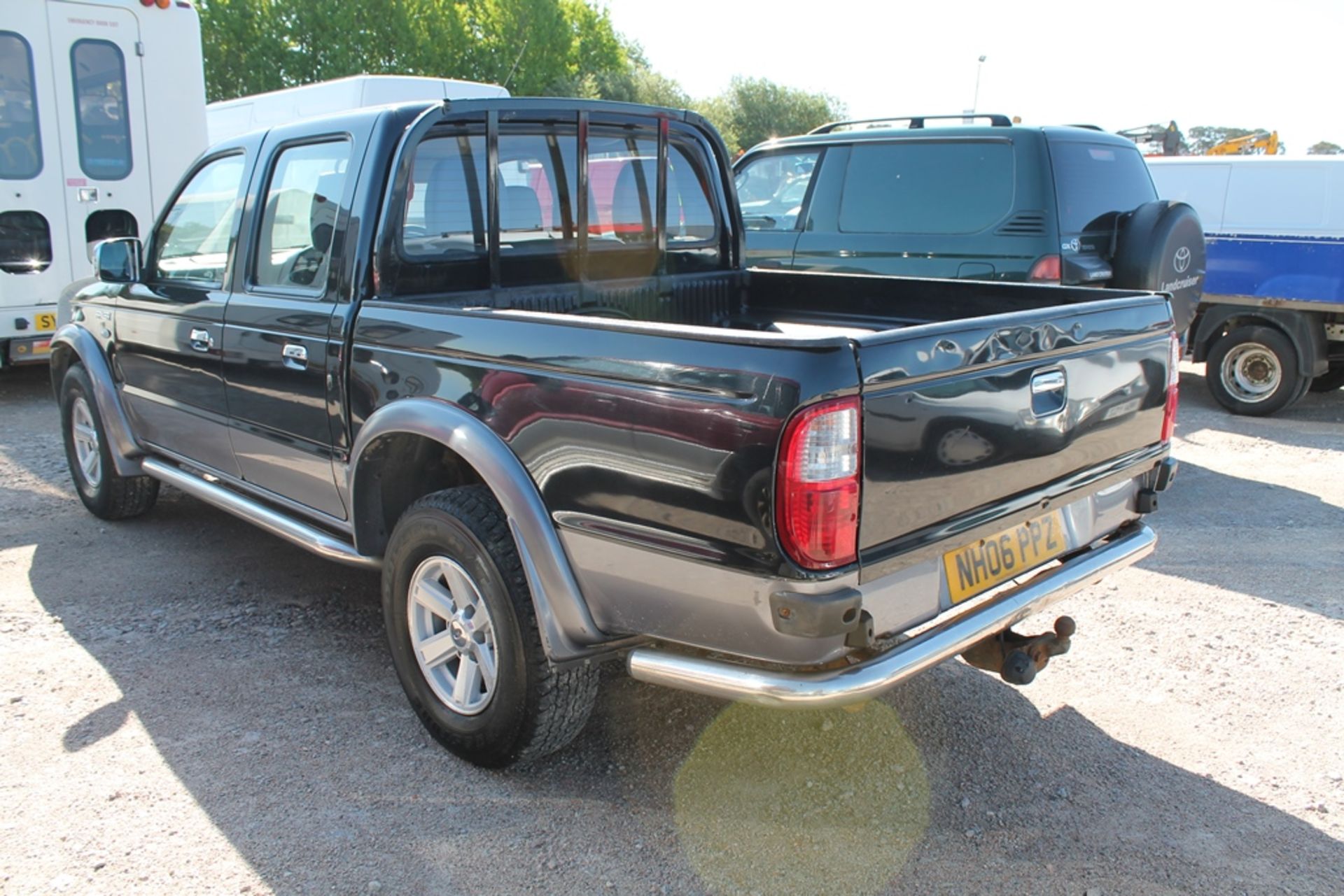 Ford Ranger Xlt Thunder - 2500cc 4 Door Pickup - Image 2 of 4