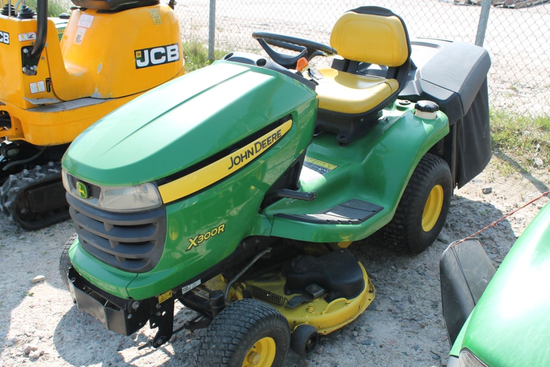 JOHN DEERE RIDE ON MOWER KEY IN P/CABIN