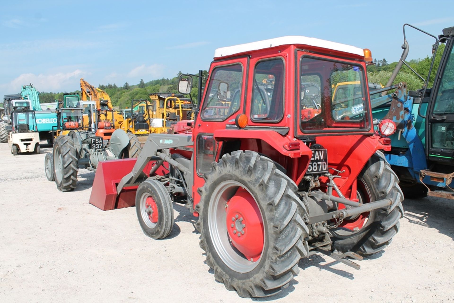 Massey Ferguson 135 c/w loader, EAV587D, Current V5 present, 1st Registered 9th February 1966, Origi - Image 2 of 5