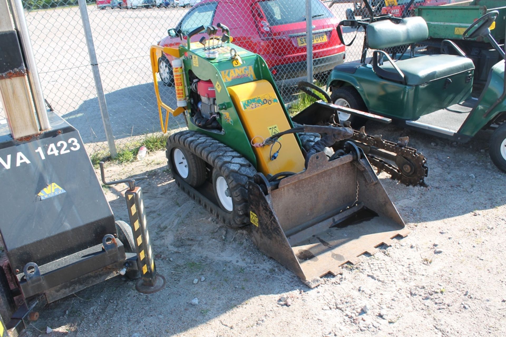 KANGA K10 SKID STEER C/W 4N1 BUCKET, MANUAL IN P/C