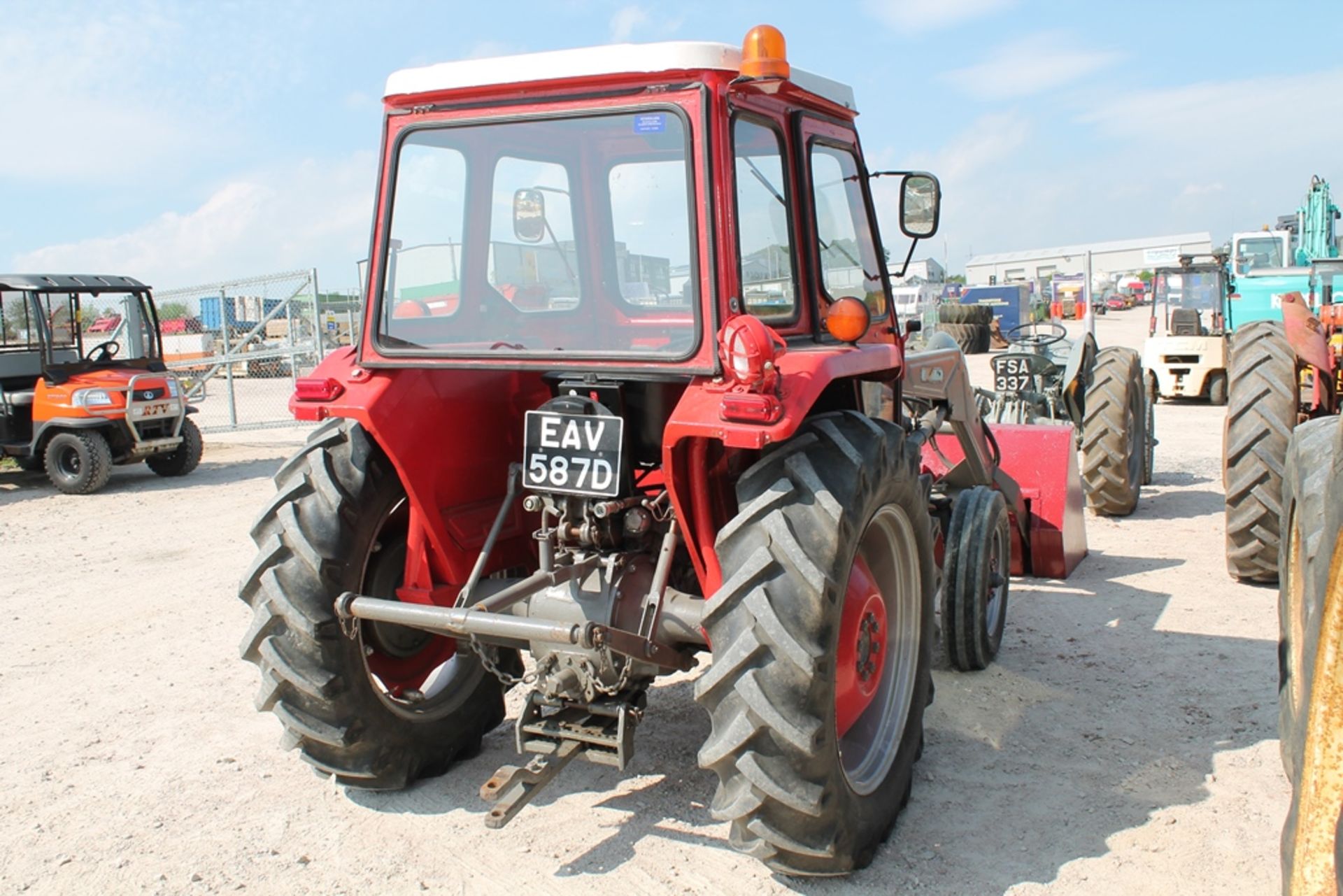 Massey Ferguson 135 c/w loader, EAV587D, Current V5 present, 1st Registered 9th February 1966, Origi - Image 3 of 5