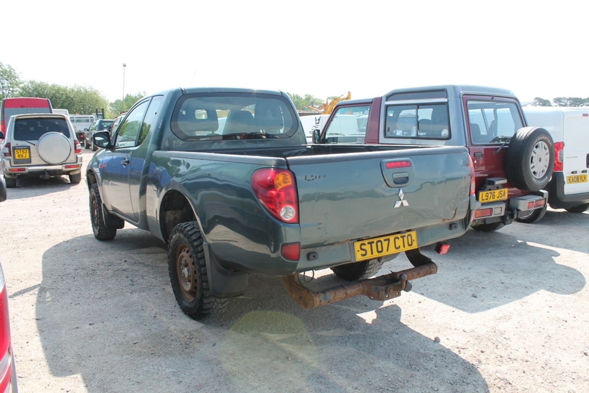 Mitsubishi L200 4work Club Cab Di-d - 2477cc Pickup - Image 2 of 4