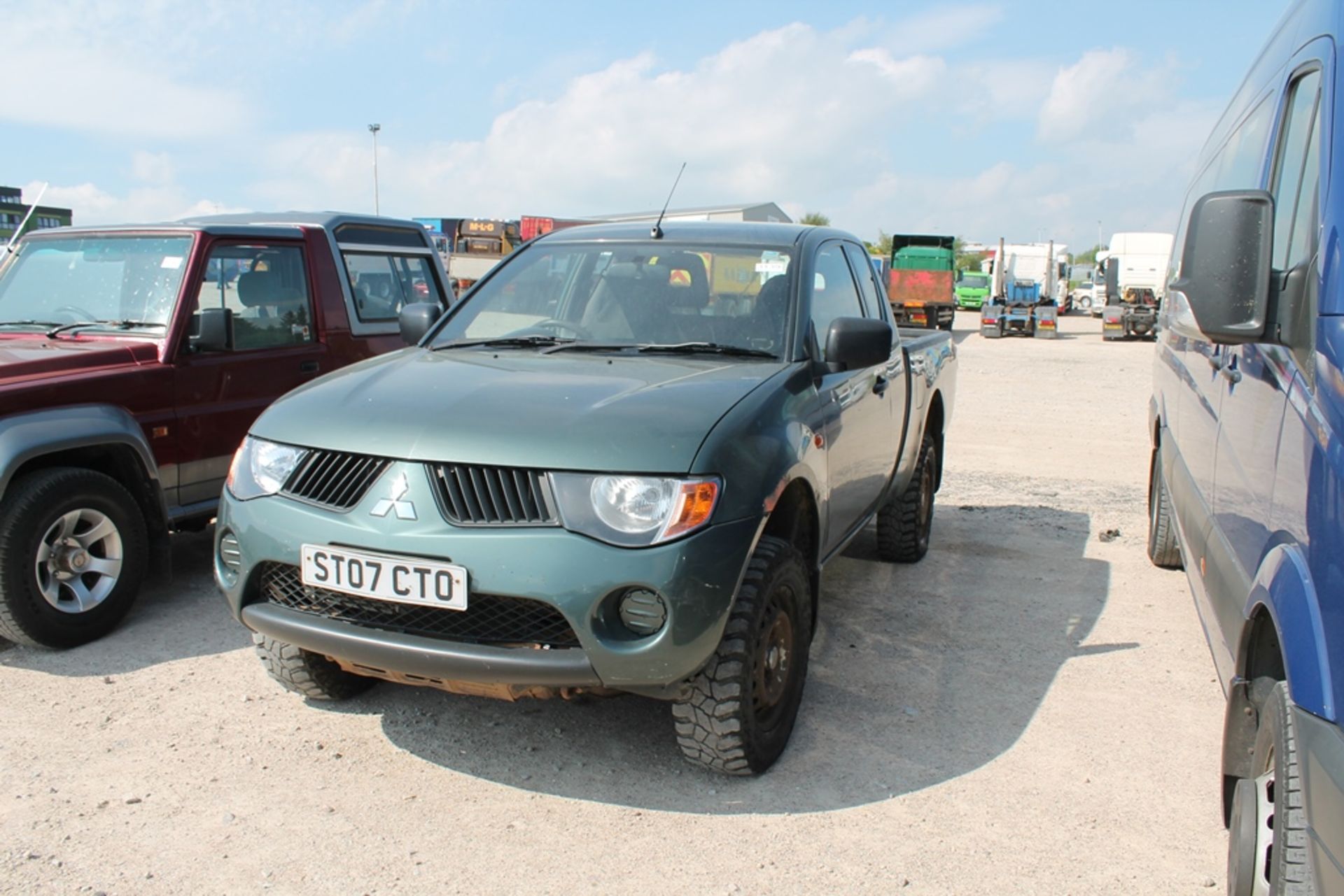 Mitsubishi L200 4work Club Cab Di-d - 2477cc Pickup