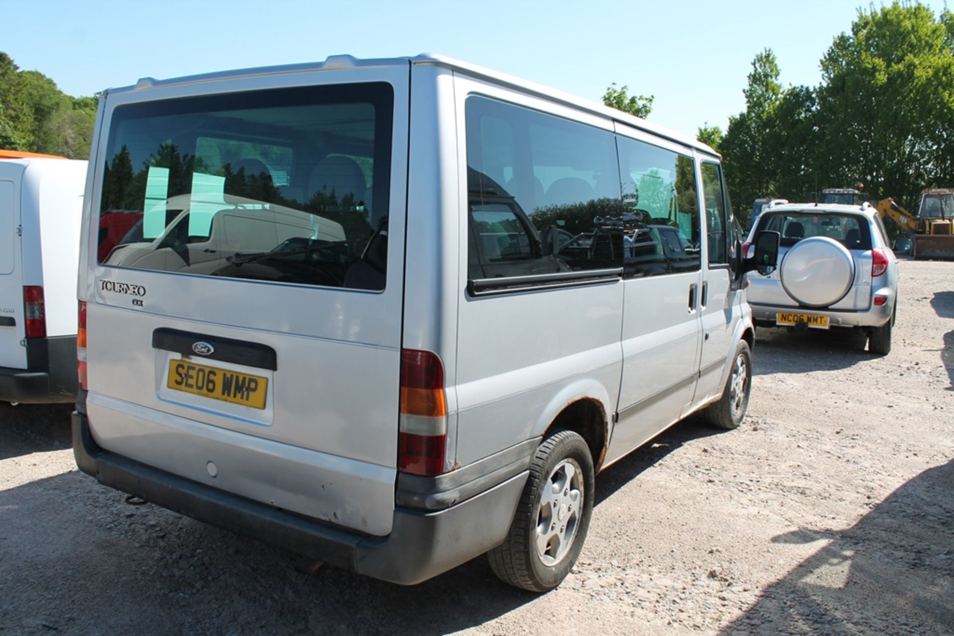 Ford Transit Tourneo Glx Swb - 1998cc 4 Door Minibus - Image 4 of 4