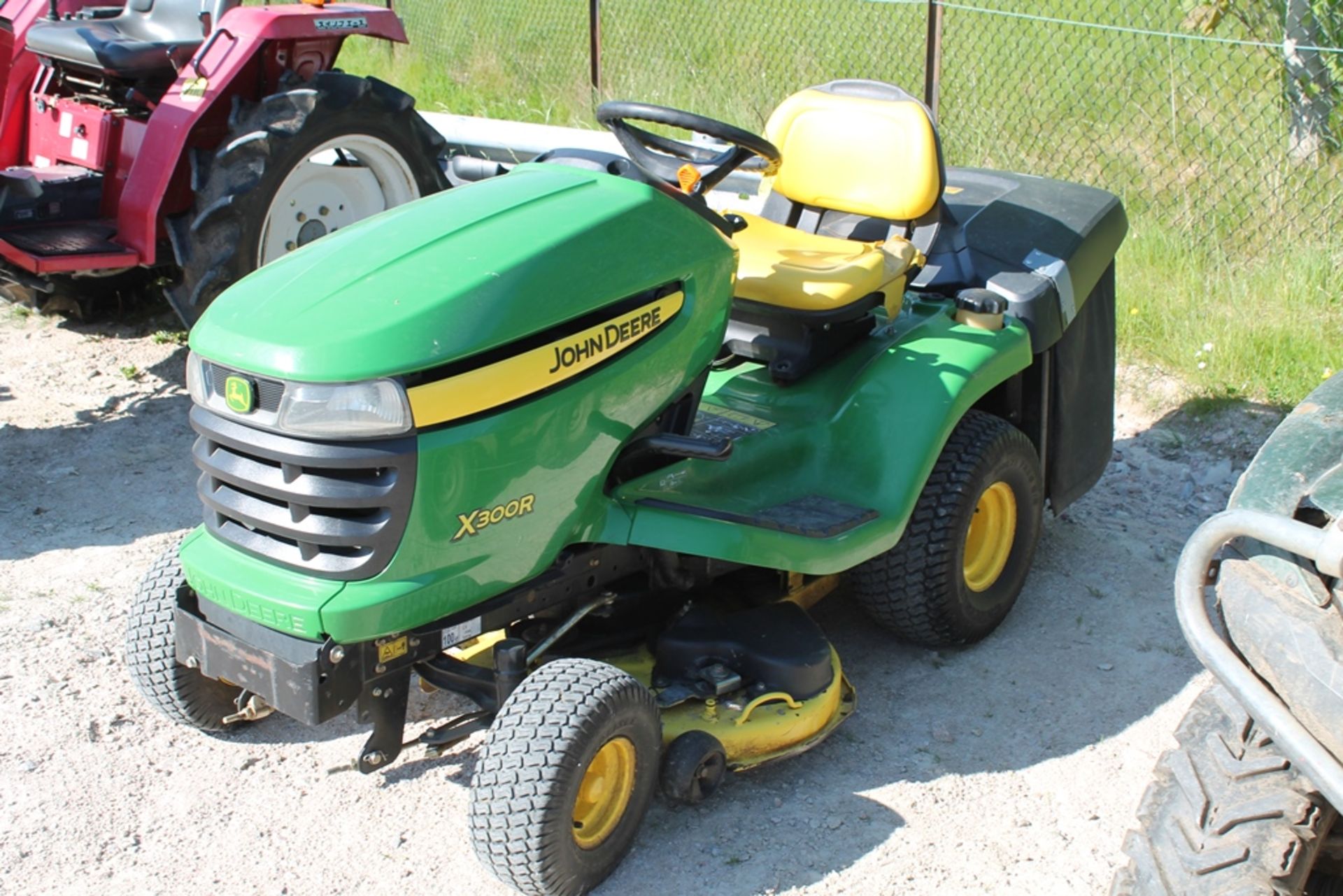 JD X300R RIDE ON MOWER