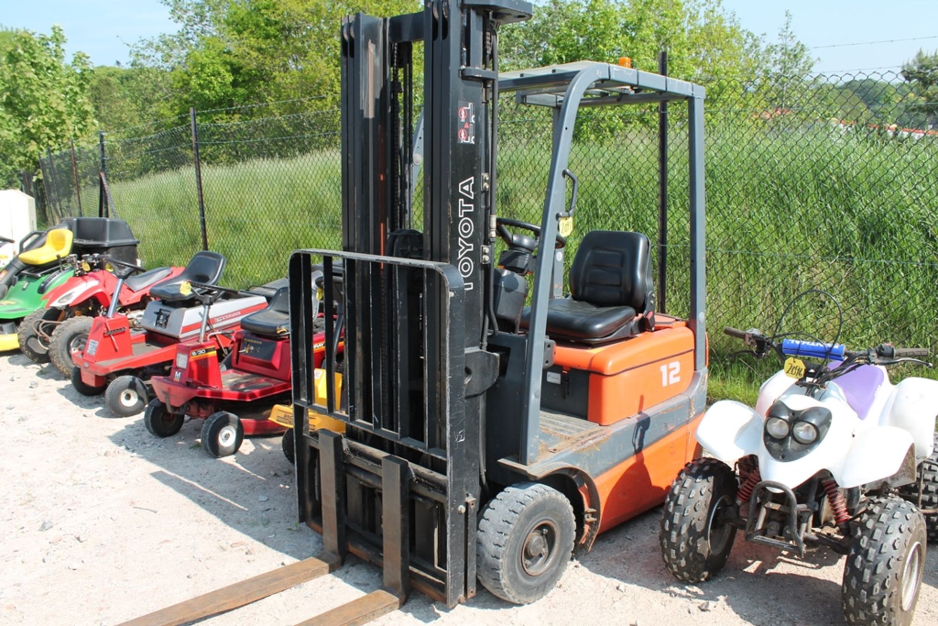 TOYOTA FORKLIFT - CHARGER IN P/C