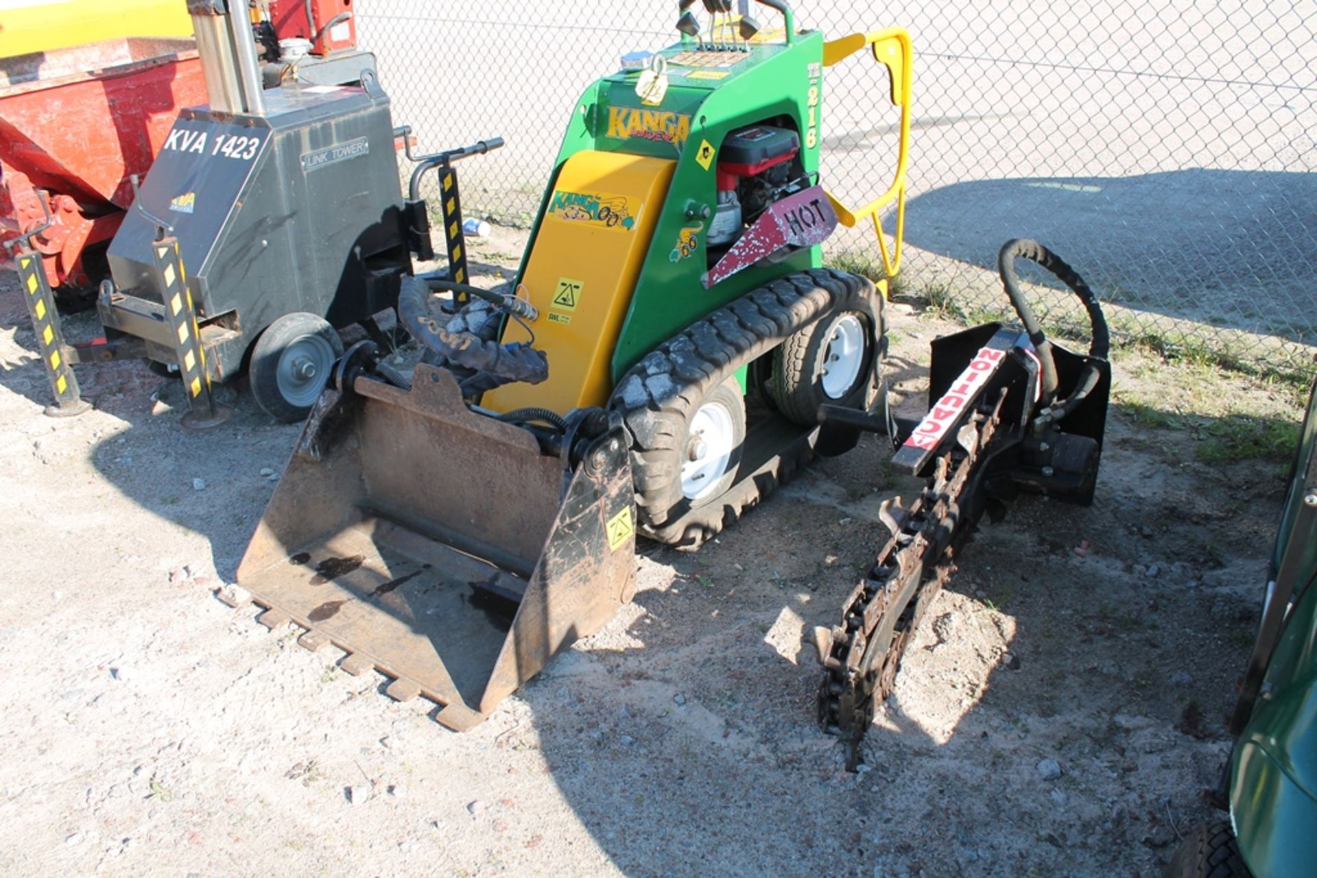 KANGA K10 SKID STEER C/W 4N1 BUCKET, MANUAL IN P/C - Image 2 of 2