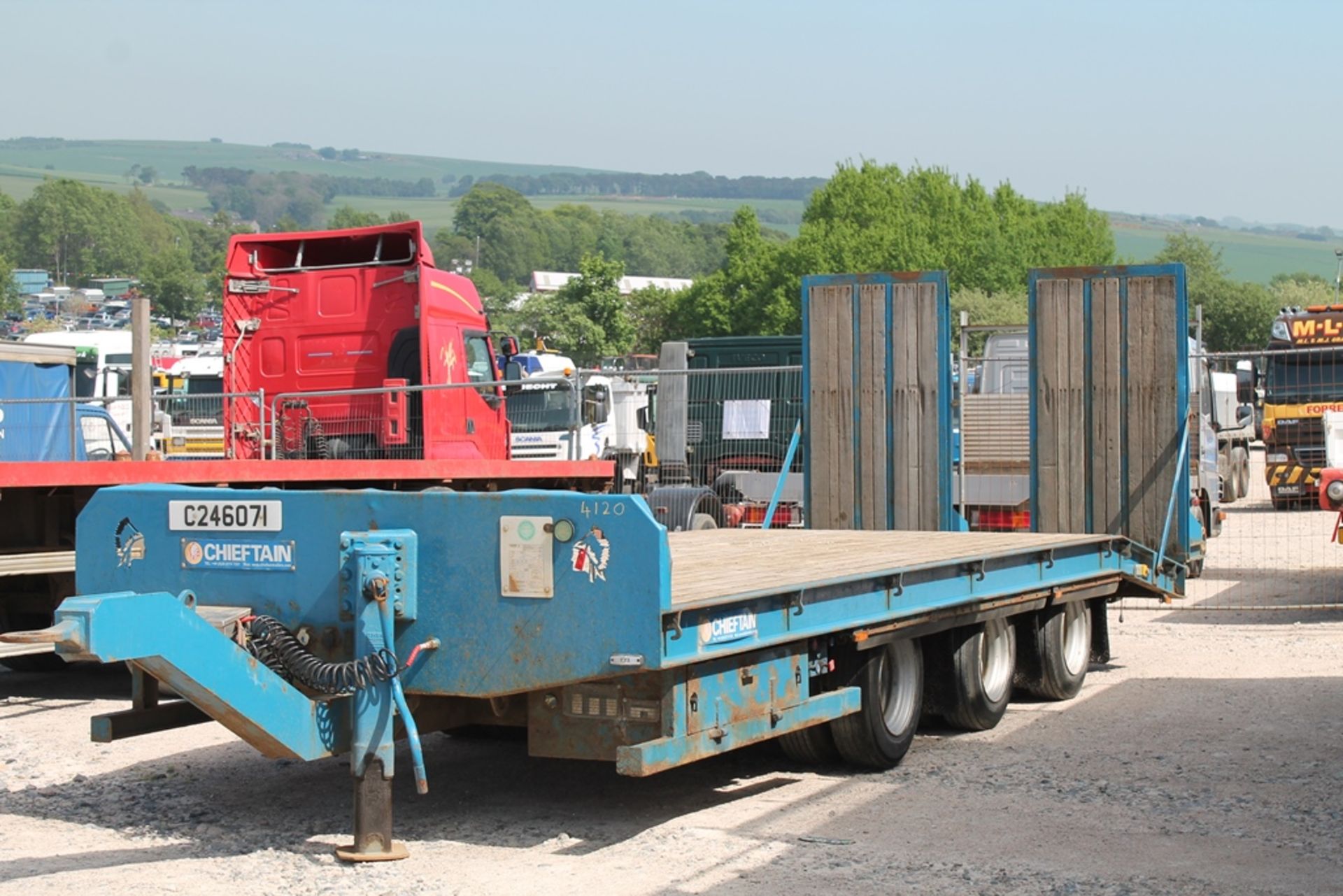 CHIEFTAIN LOW LOADER 3 SUSIES IN P/CABIN