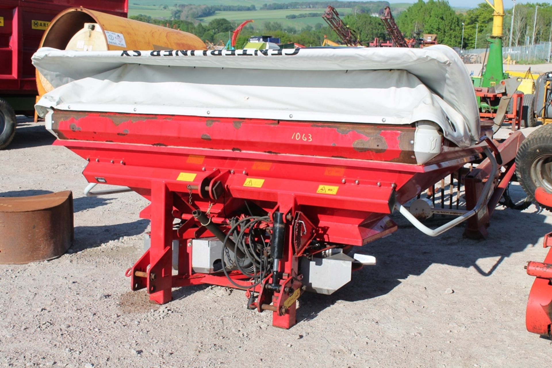 CENTRELINER SX2500 FERT SPREADER WITH PTO