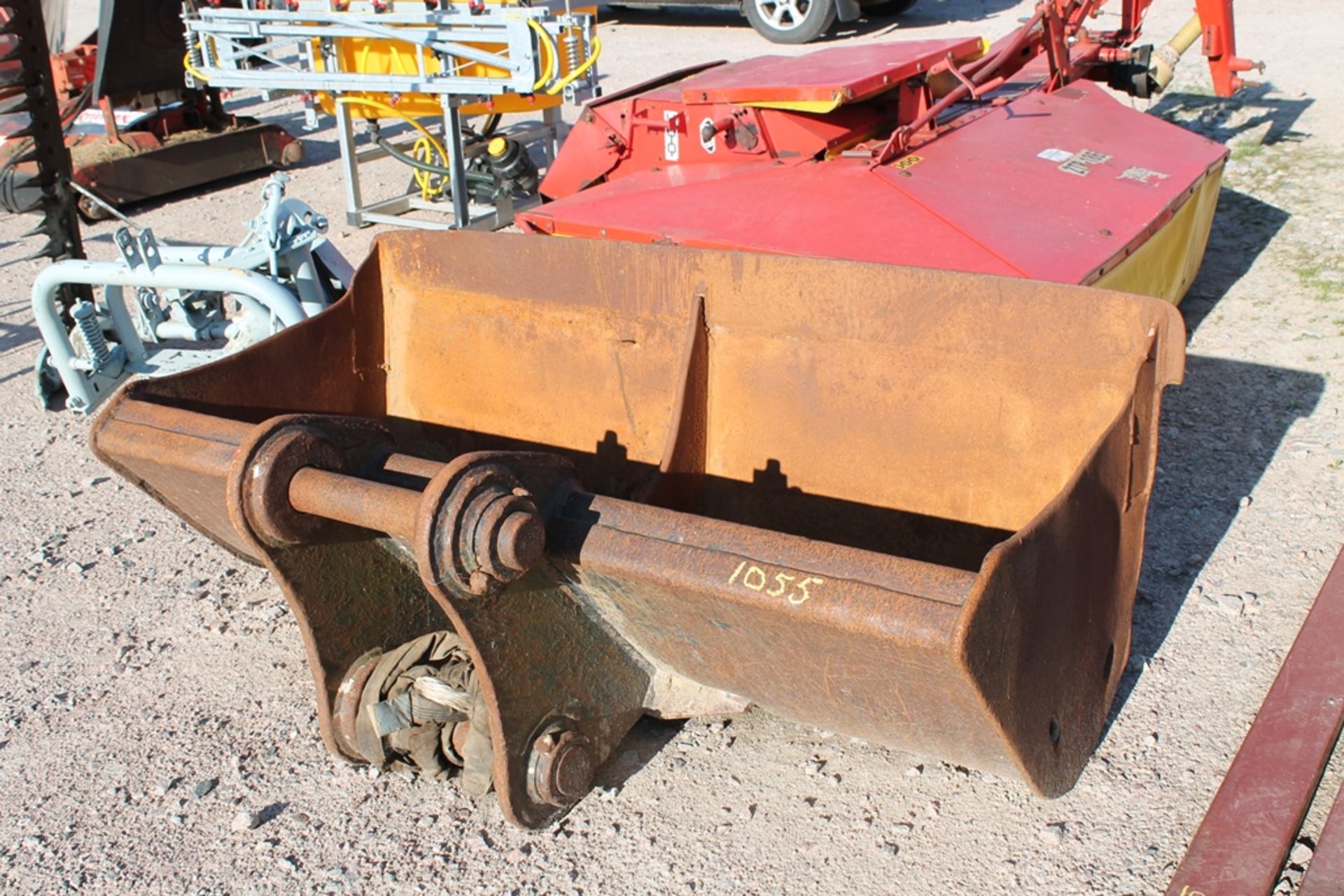 DIGGER BUCKET