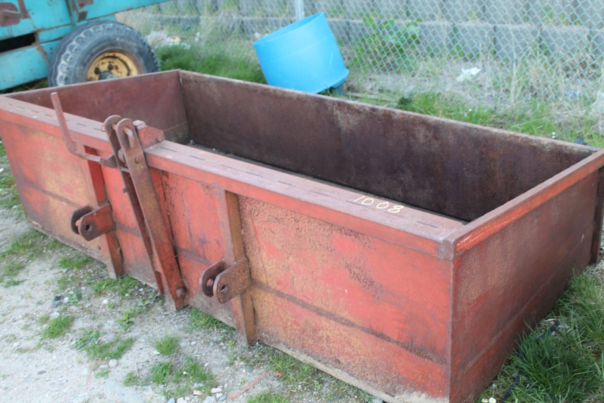 7 FT TIPPING TRANSPORT BOX