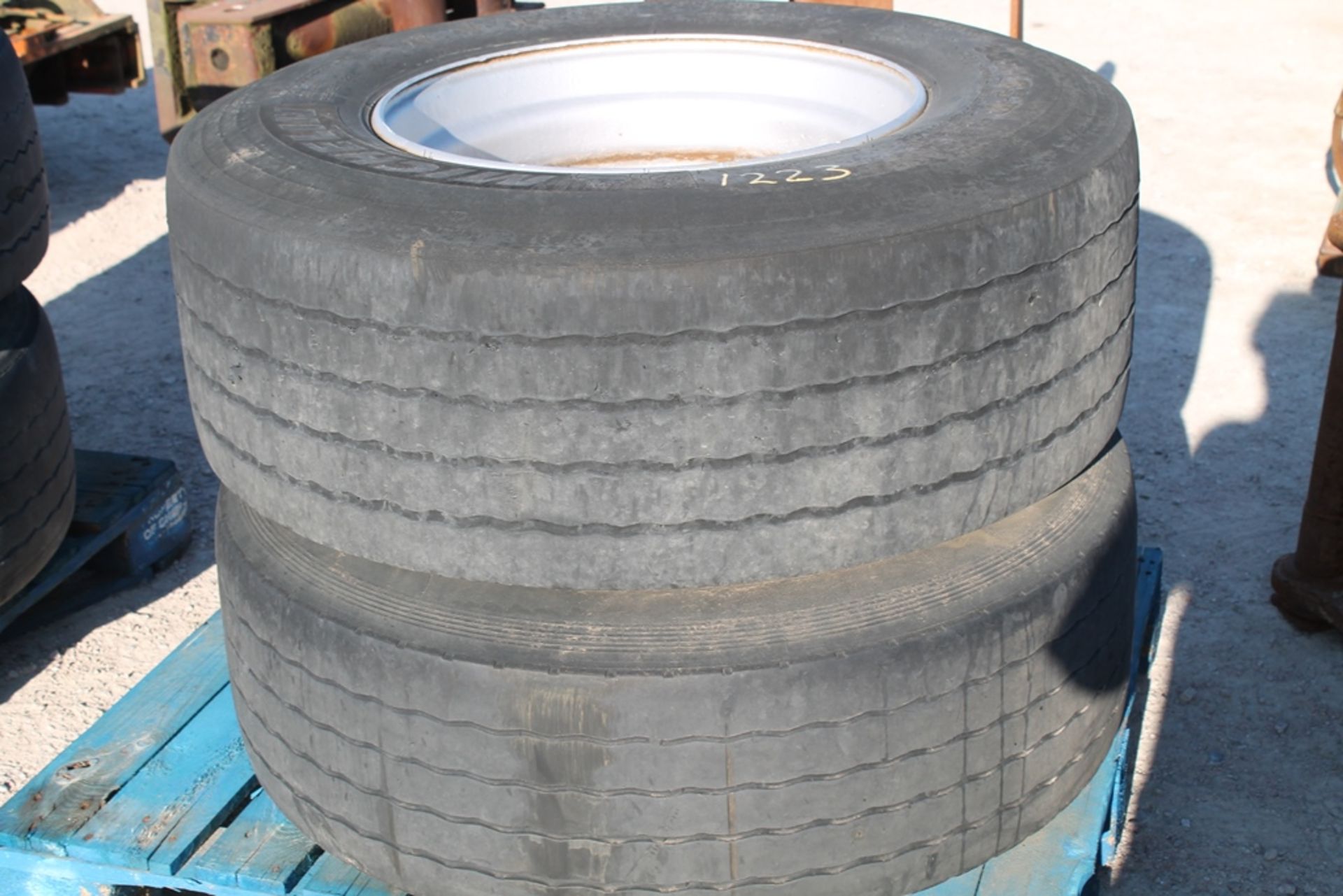 2 SUPER SINGLE LORRY WHEELS