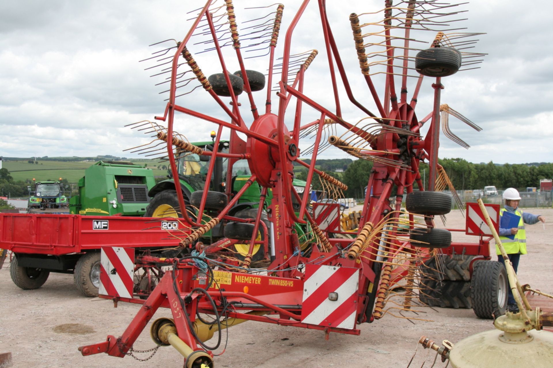 NIEMEYER 8.5M TWIN ROTOR RAKE WITH PTO