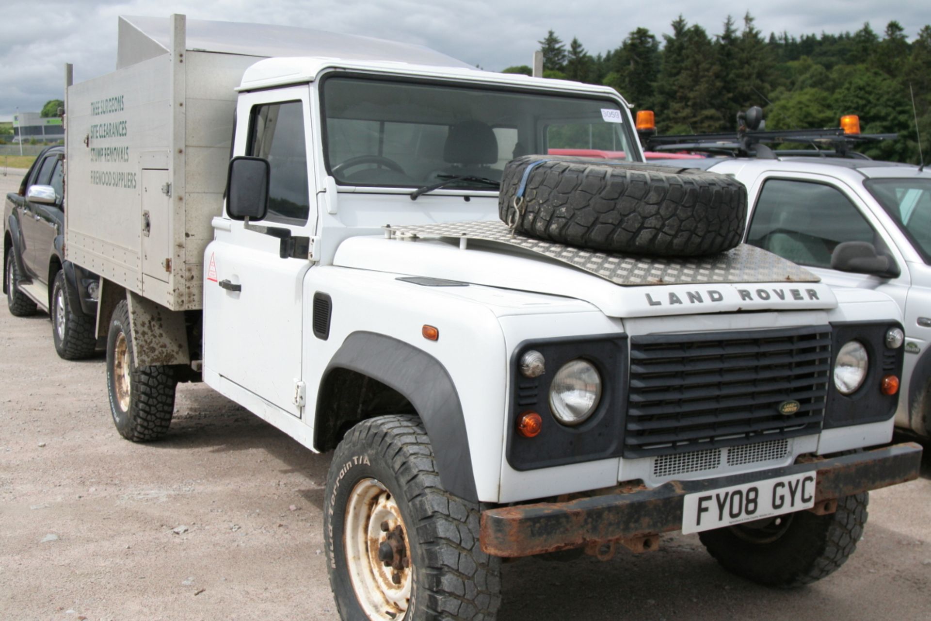 Land Rover Defender 130 S/c - 2402cc 4 Door 4x4 - Image 2 of 3