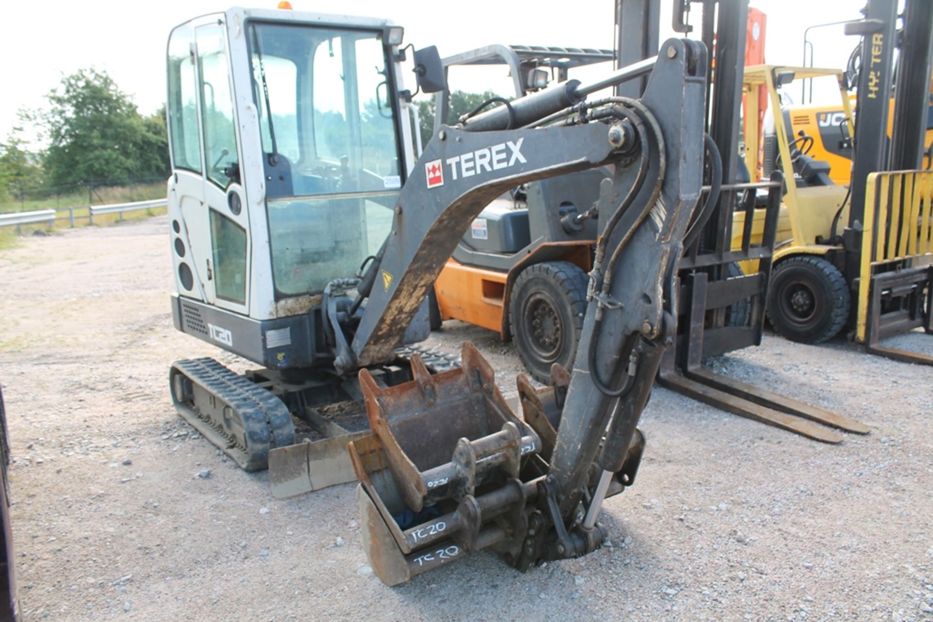 TEREX TC20 2T EXCAVATOR, , C/W 4 BUCKETS, , 4045HRS, , PLUS VAT, , K - Image 5 of 6