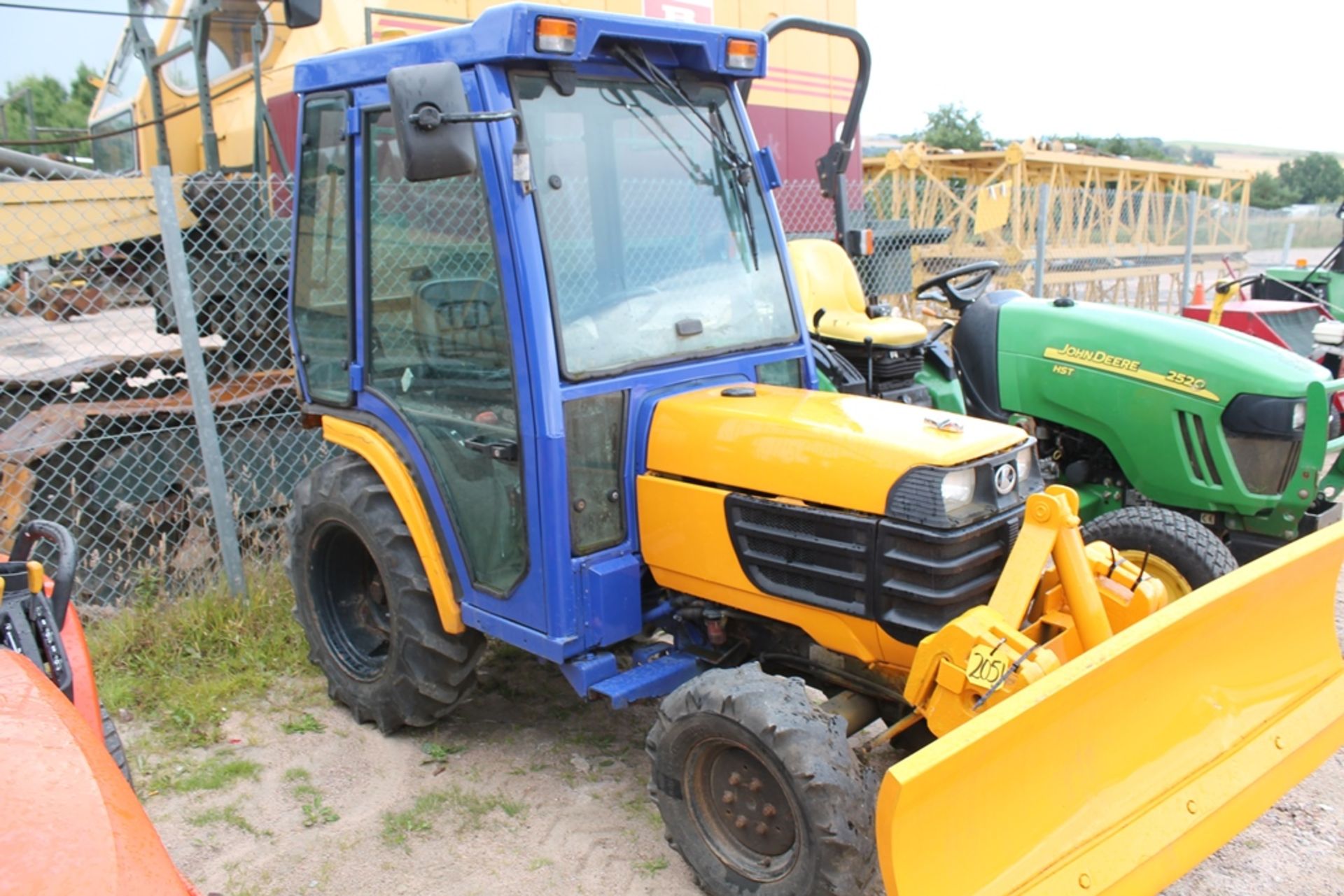 KUBOTA B2400 SN54 EXM KEY IN P/CABIN