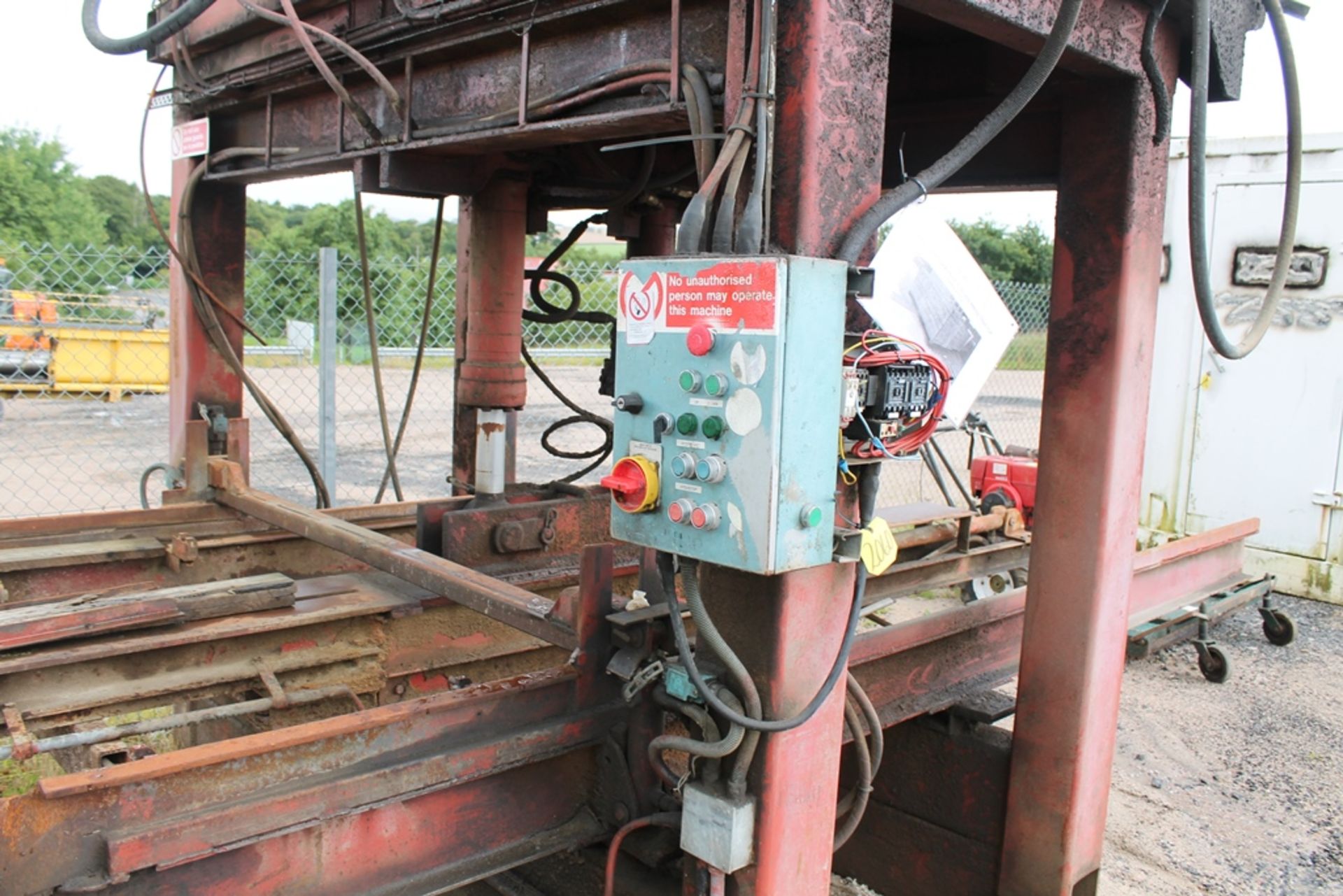 LONG/SHORT SIDE PRESS TRACTOR OPERATOR - Image 2 of 5