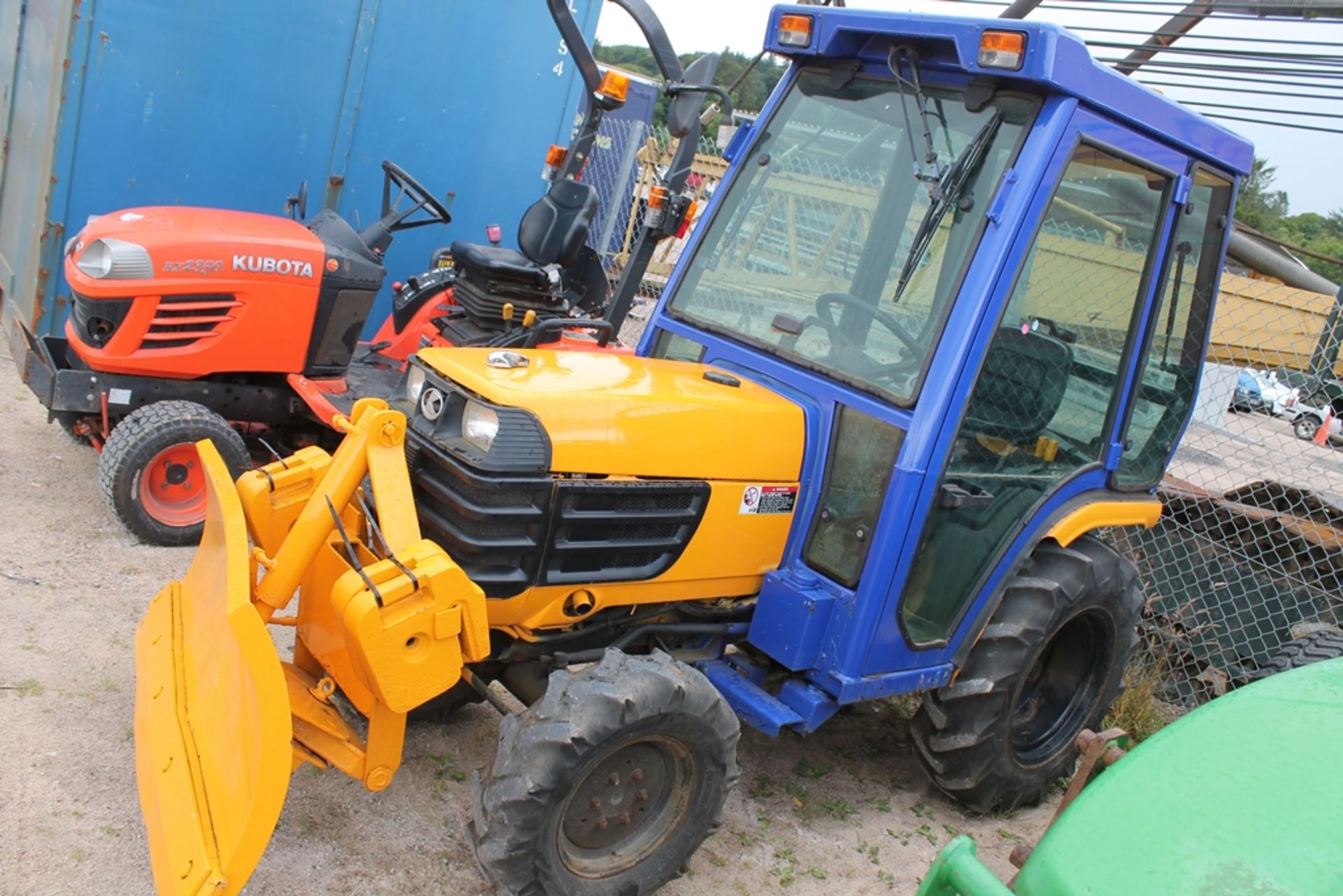 KUBOTA B2400 SN54 EXM KEY IN P/CABIN - Image 2 of 2