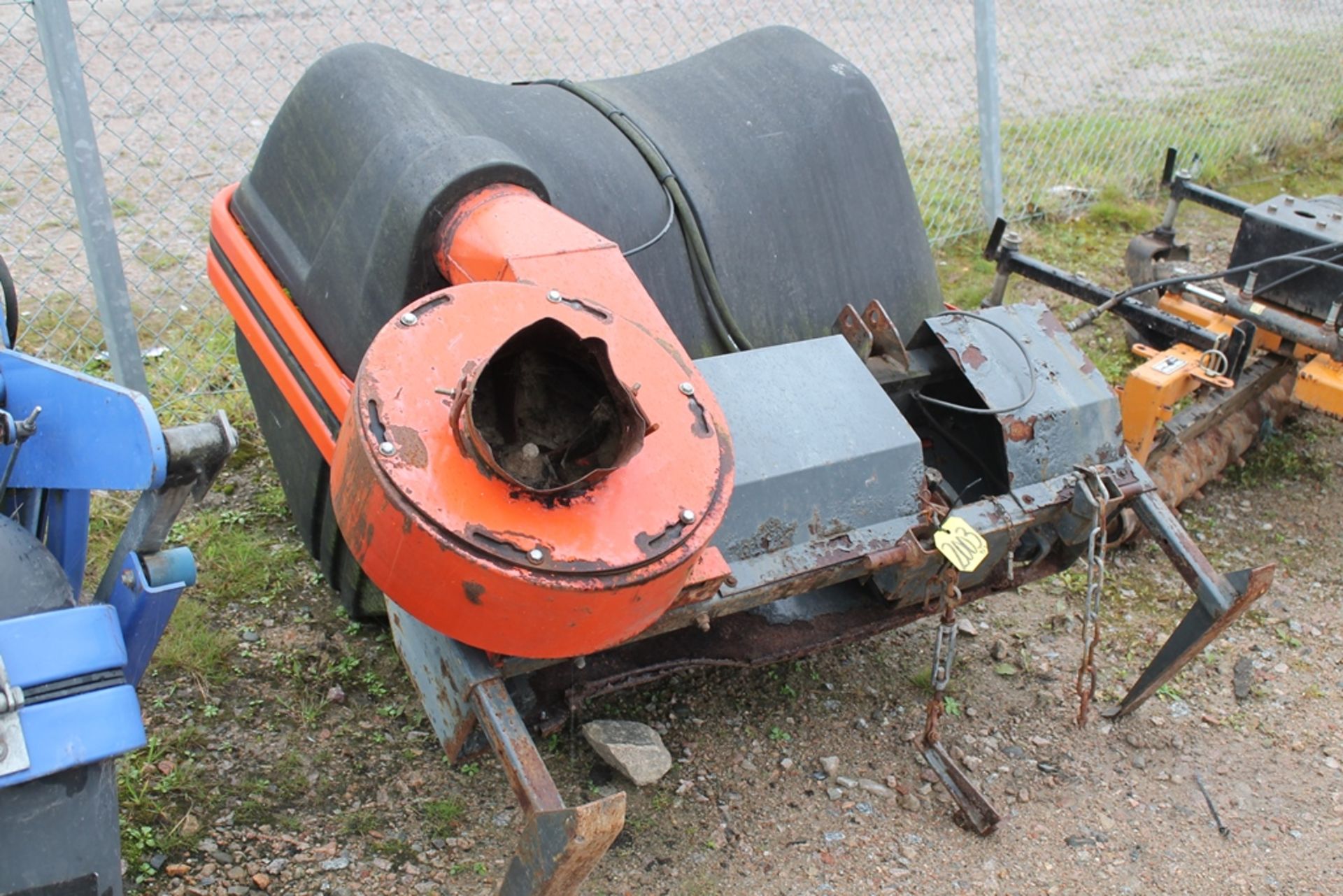 GRASS BOX PTO IN P/CABIN