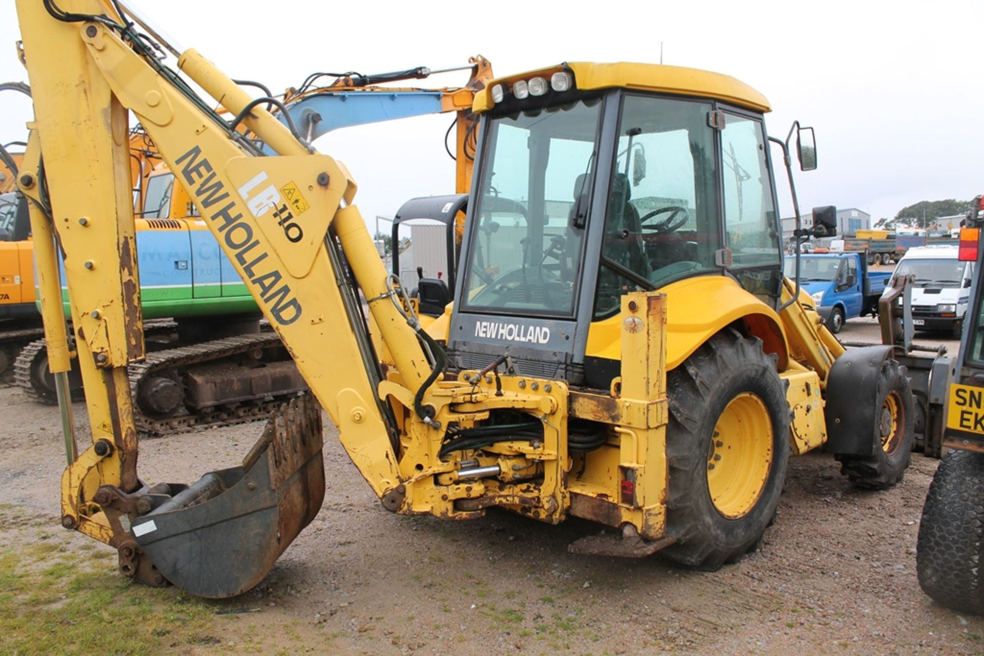 New Holland LB110 - 0cc 2 Door Tractor - Image 3 of 6