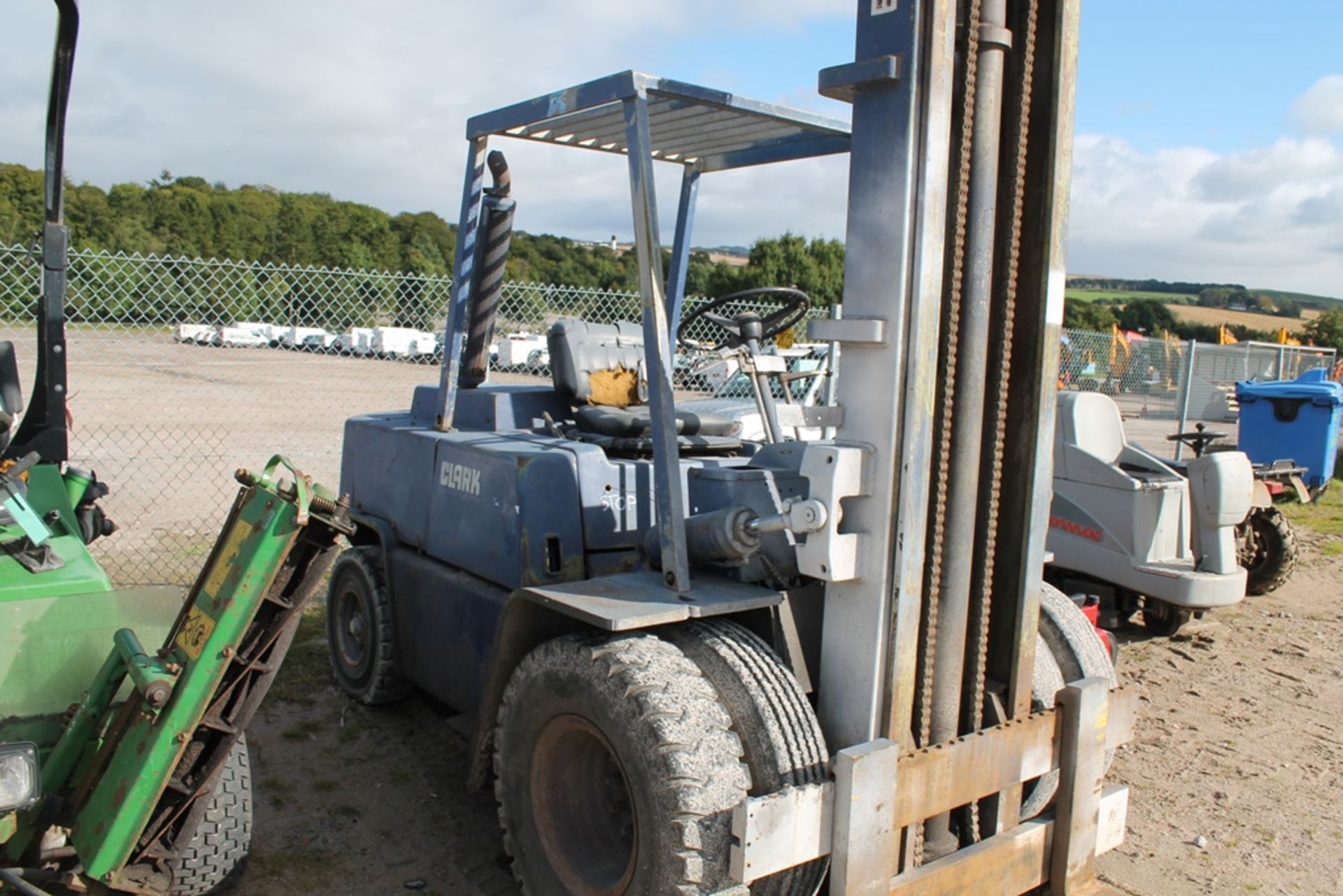 CLARK 5 TON FORKLIFT