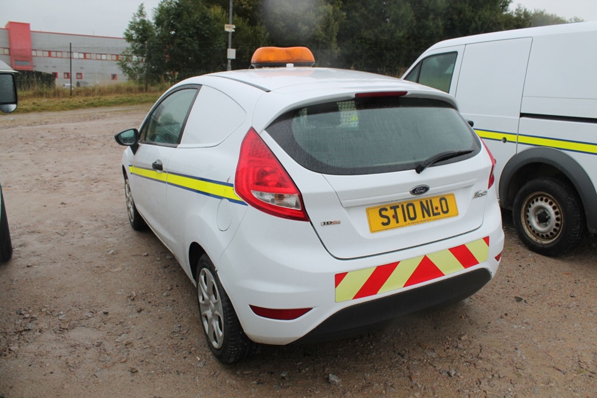 Ford Fiesta Base Tdci 68 - 1399cc 2 Door Van - Image 2 of 4